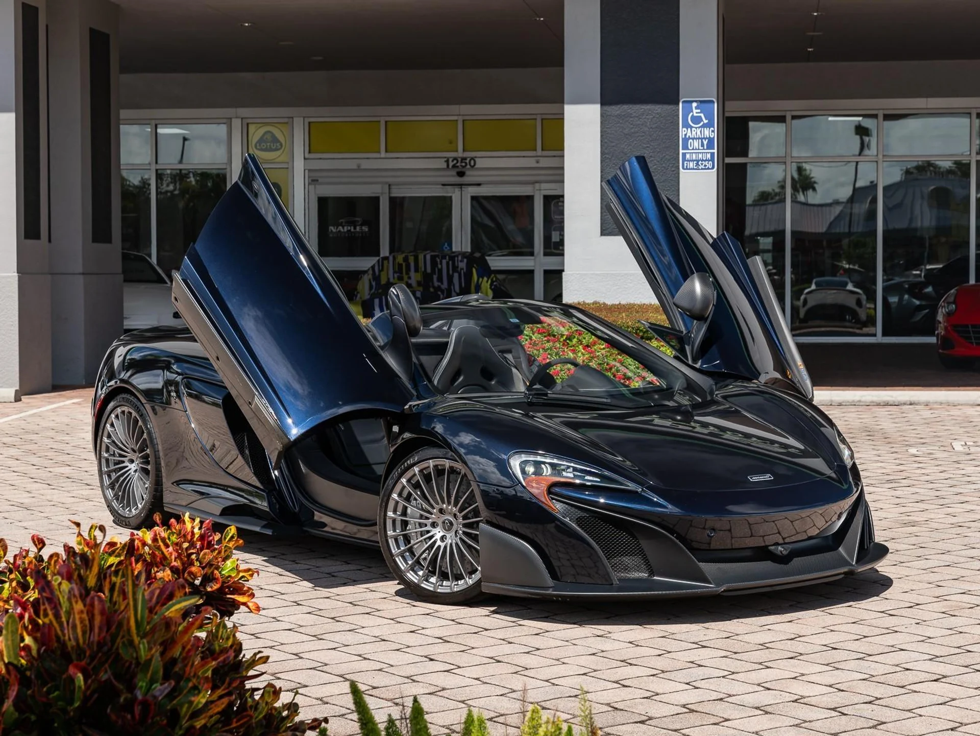 mph011_2552568130_Used_2016_Mc_Laren_675_LT_1755029236_e6108db8c8
