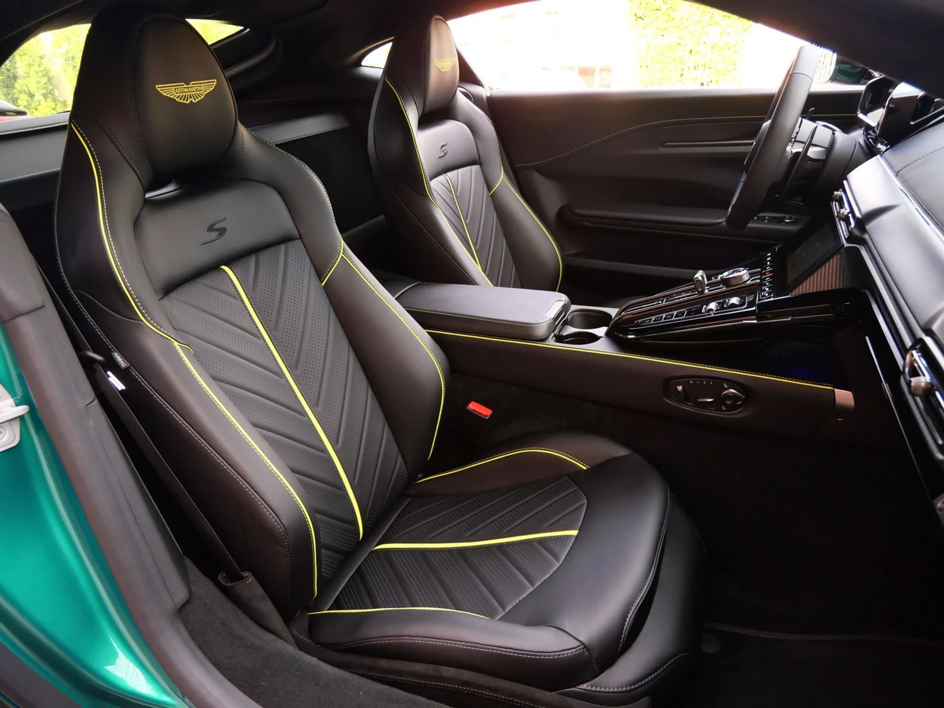 mph011_255275175_c3c34e40ad8e630b8357489b2b85ae5fx_ec557870b9