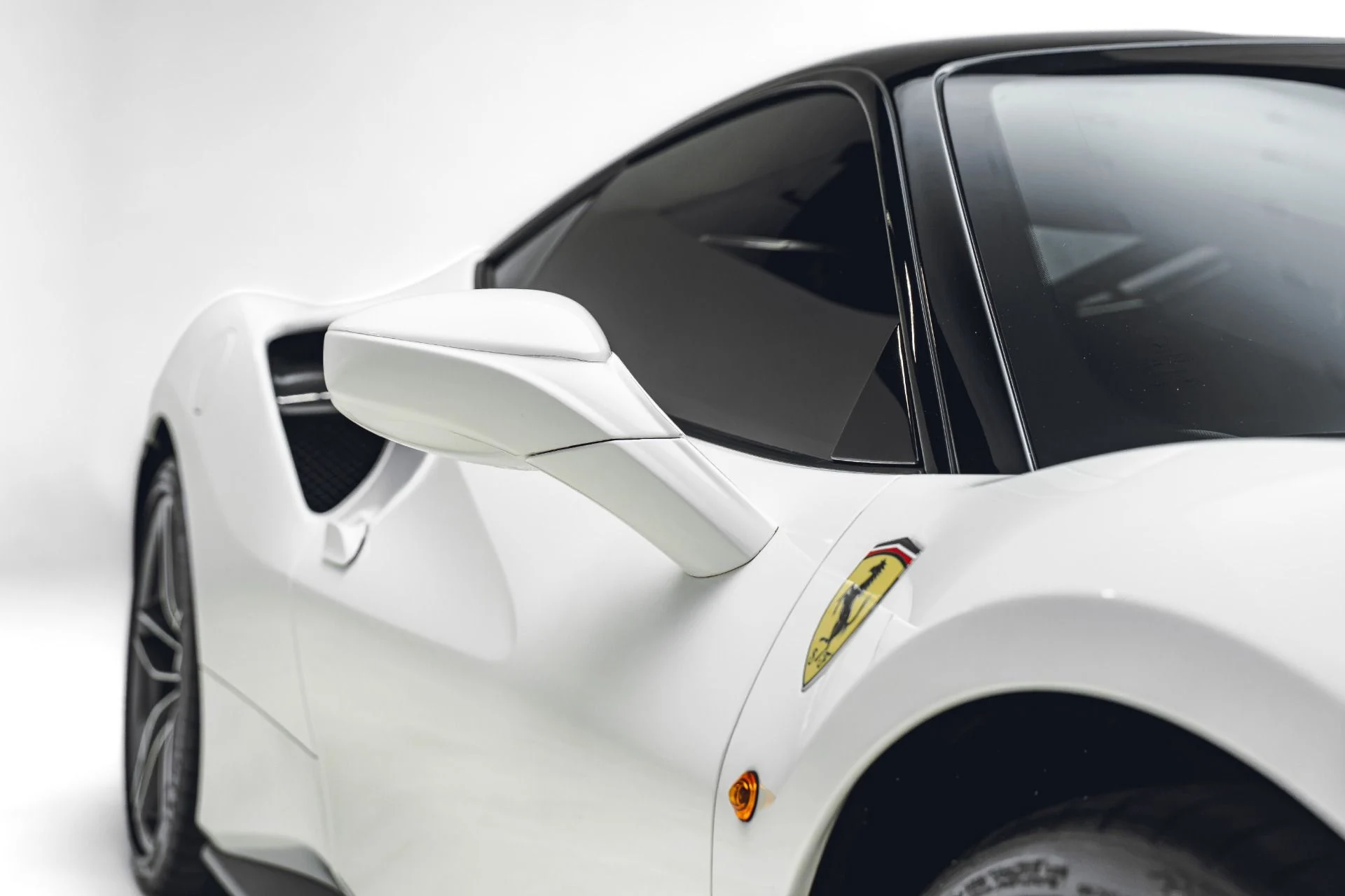 mph011_2553784127_Used_2018_Ferrari_488_GTB_1781823459_de4e378030