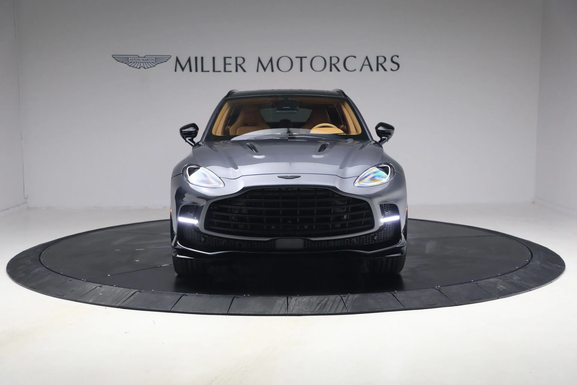 mph011_2555396831_New_2026_Aston_Martin_DBX_707_1770419667_0e67f948b4