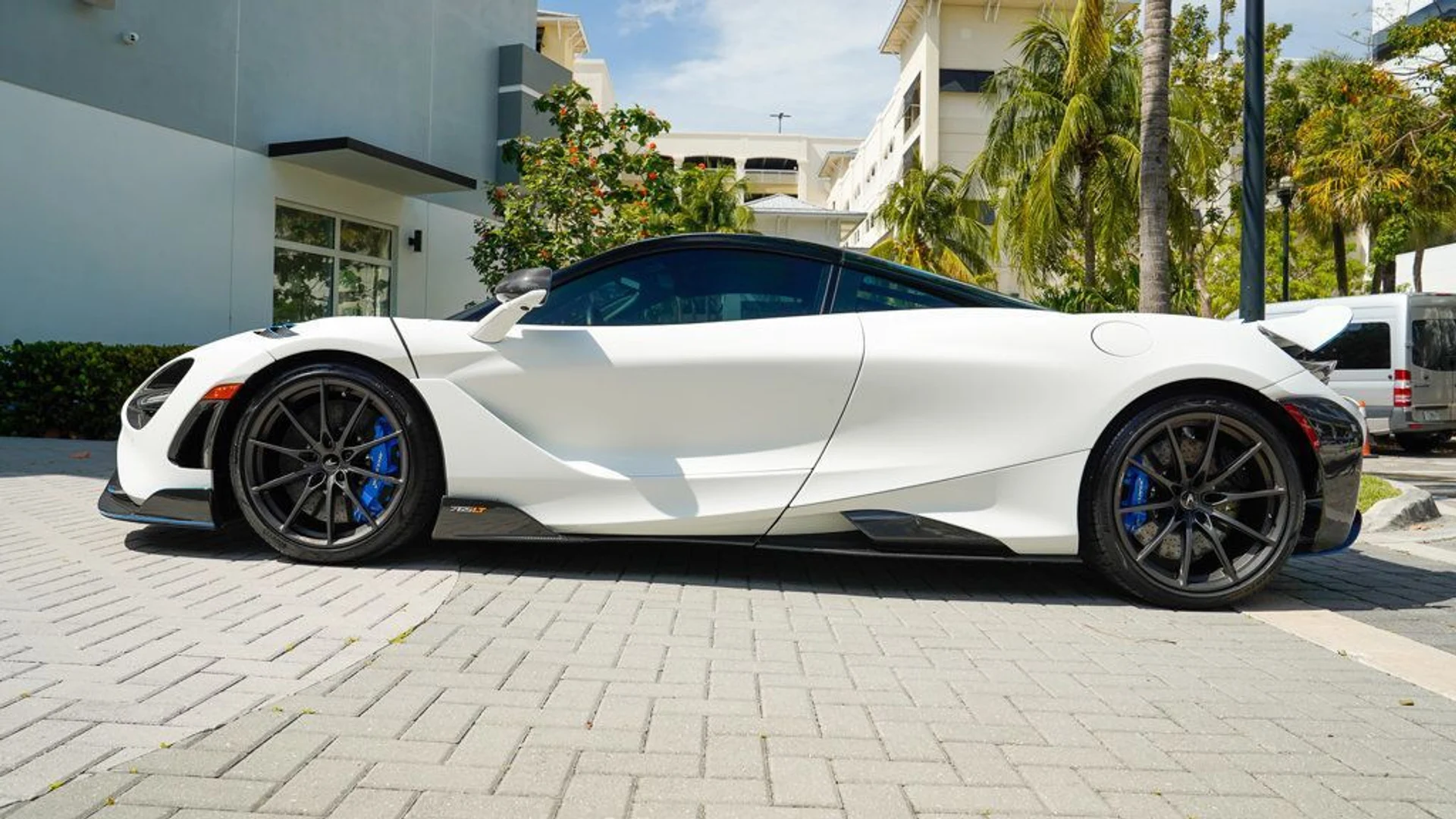 mph011_2555911923_used_2021_mclaren_765lt_coupe_14354_22828181_12_1024_e9bae7c8ed