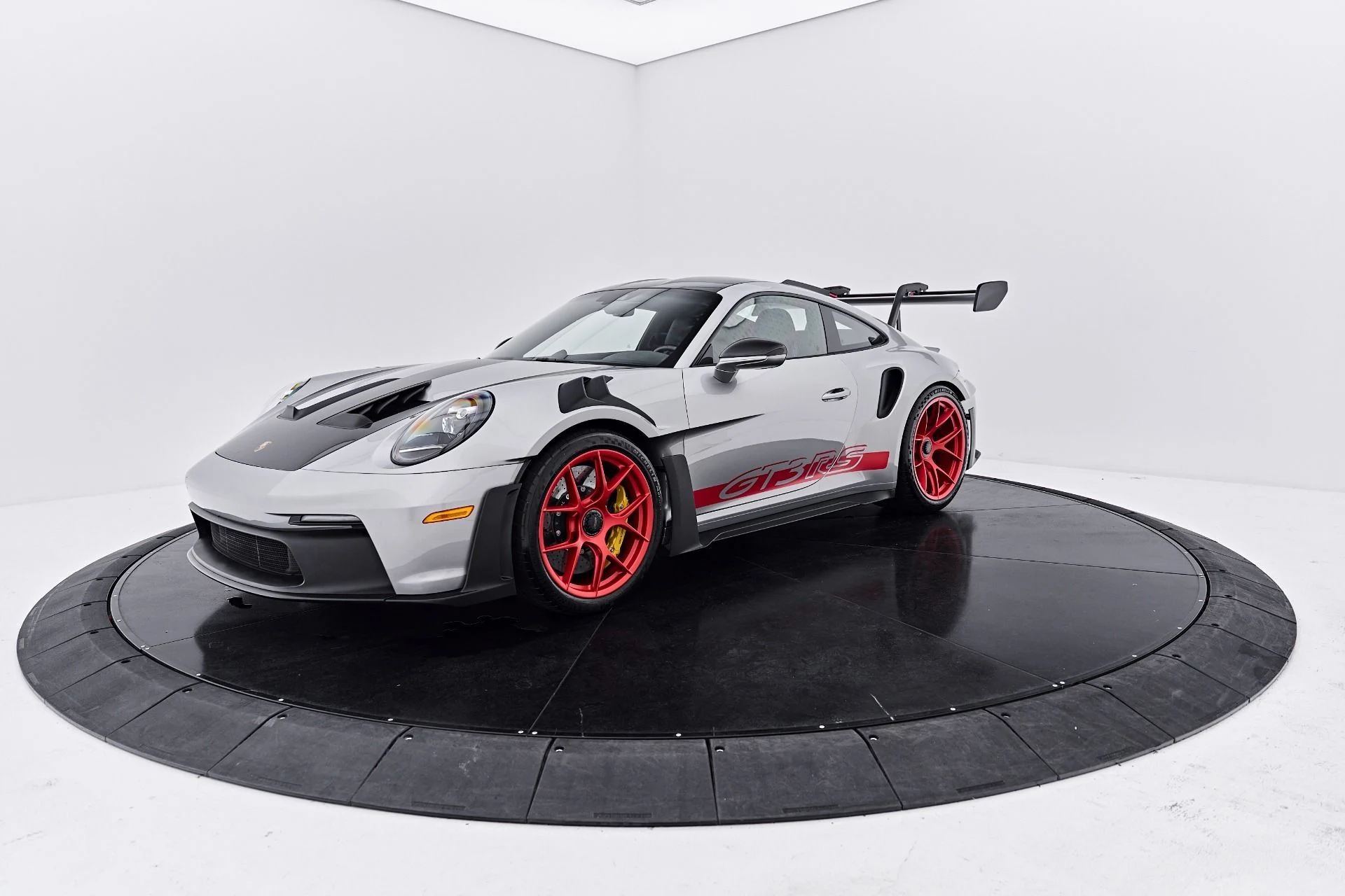 mph011_2556813719_Used_2025_Porsche_911_GT_3_RS_1790467616_060d486cb9