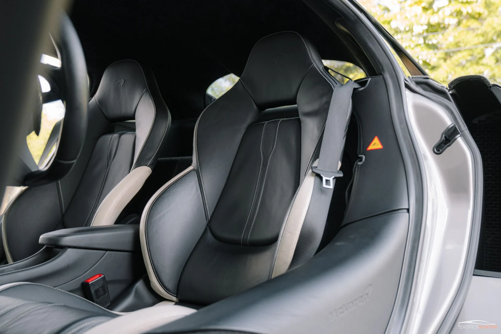 mph011_2562565169_Used_2016_Mc_Laren_570_S_in_Blade_Silver_w_Exterior_Carbon_1761343757_f56433af07