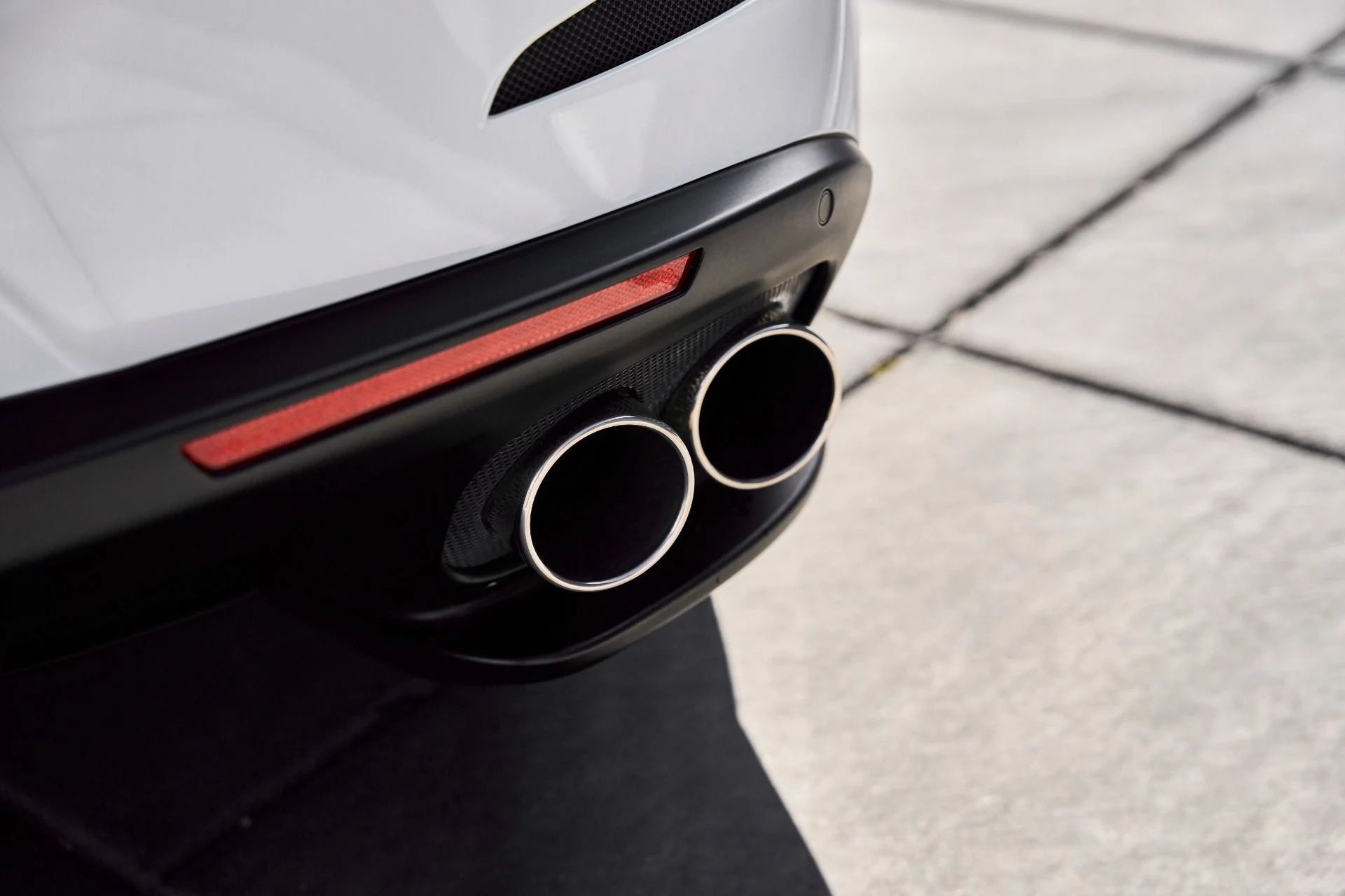 mph011_2564083443_Used_2019_Ferrari_GTC_4_Lusso_V12_1771467676_e27dba03e2