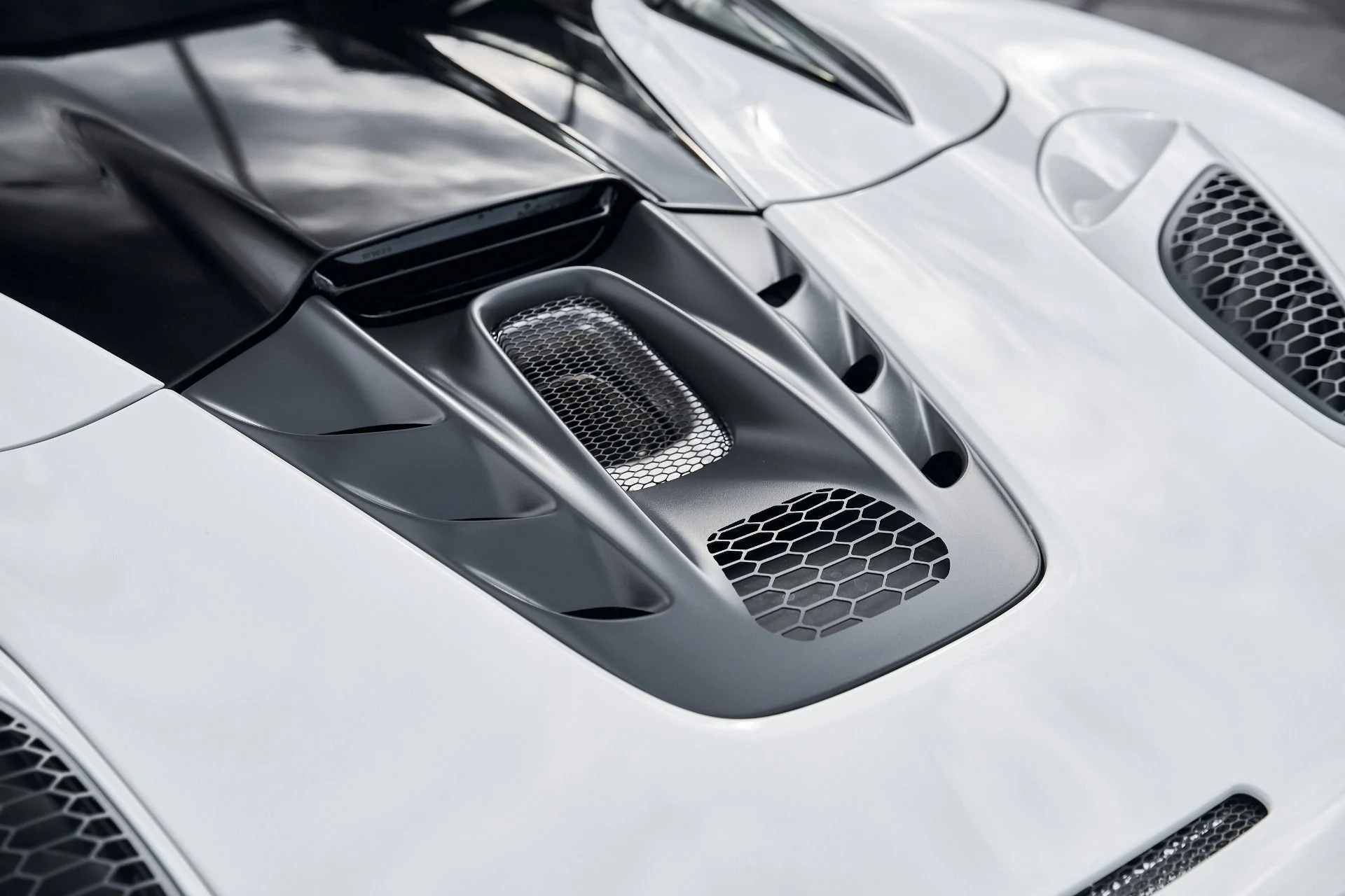 mph011_2566705522_Used_2025_Mc_Laren_Artura_1769221462_102e896dfc