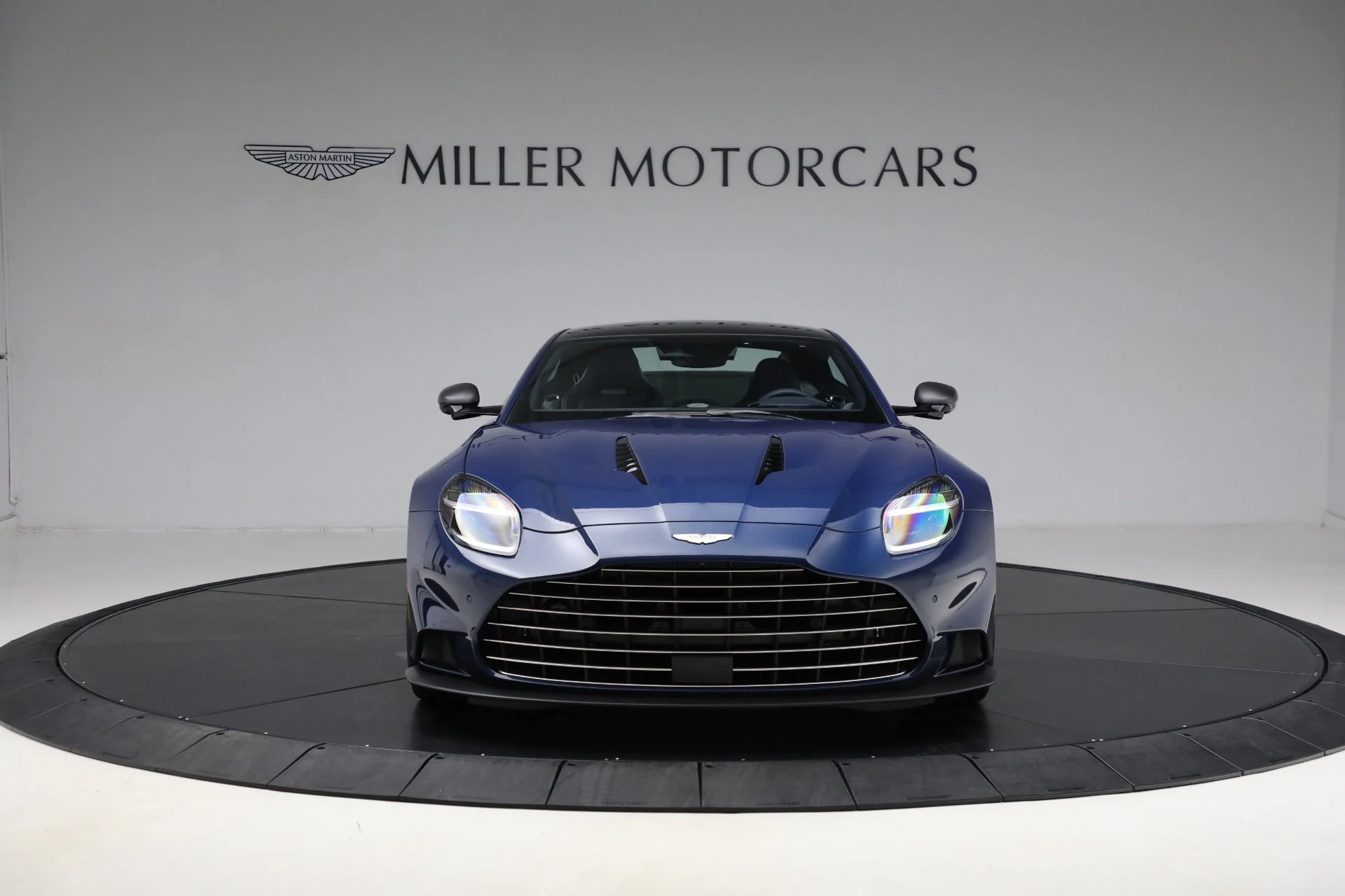 mph011_2575099047_New_2025_Aston_Martin_Vanquish_1735676879_19568b70ae