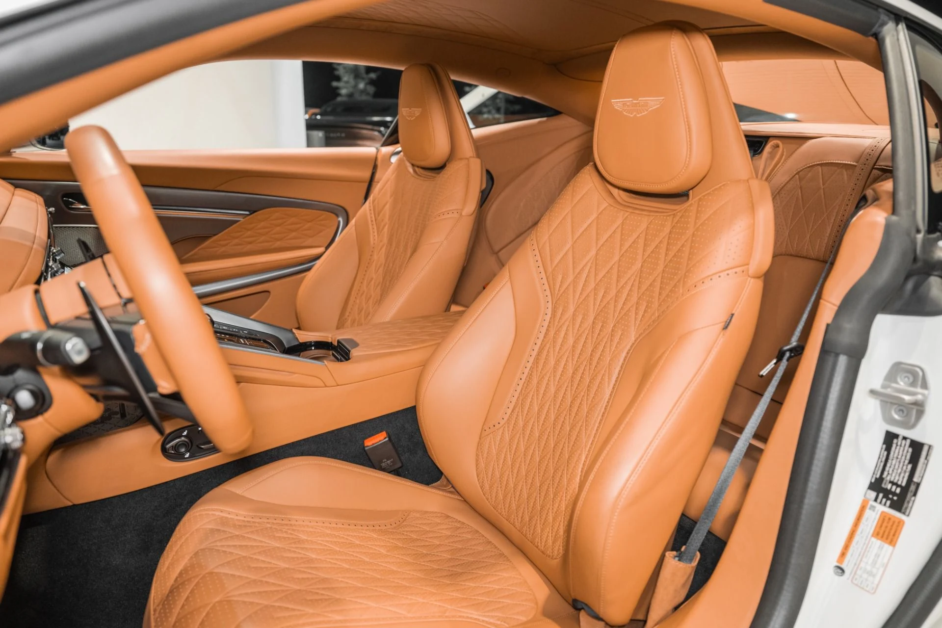 mph011_2576510706_Used_2024_Aston_Martin_DB_12_V8_COUPE_1784304834_0798396020
