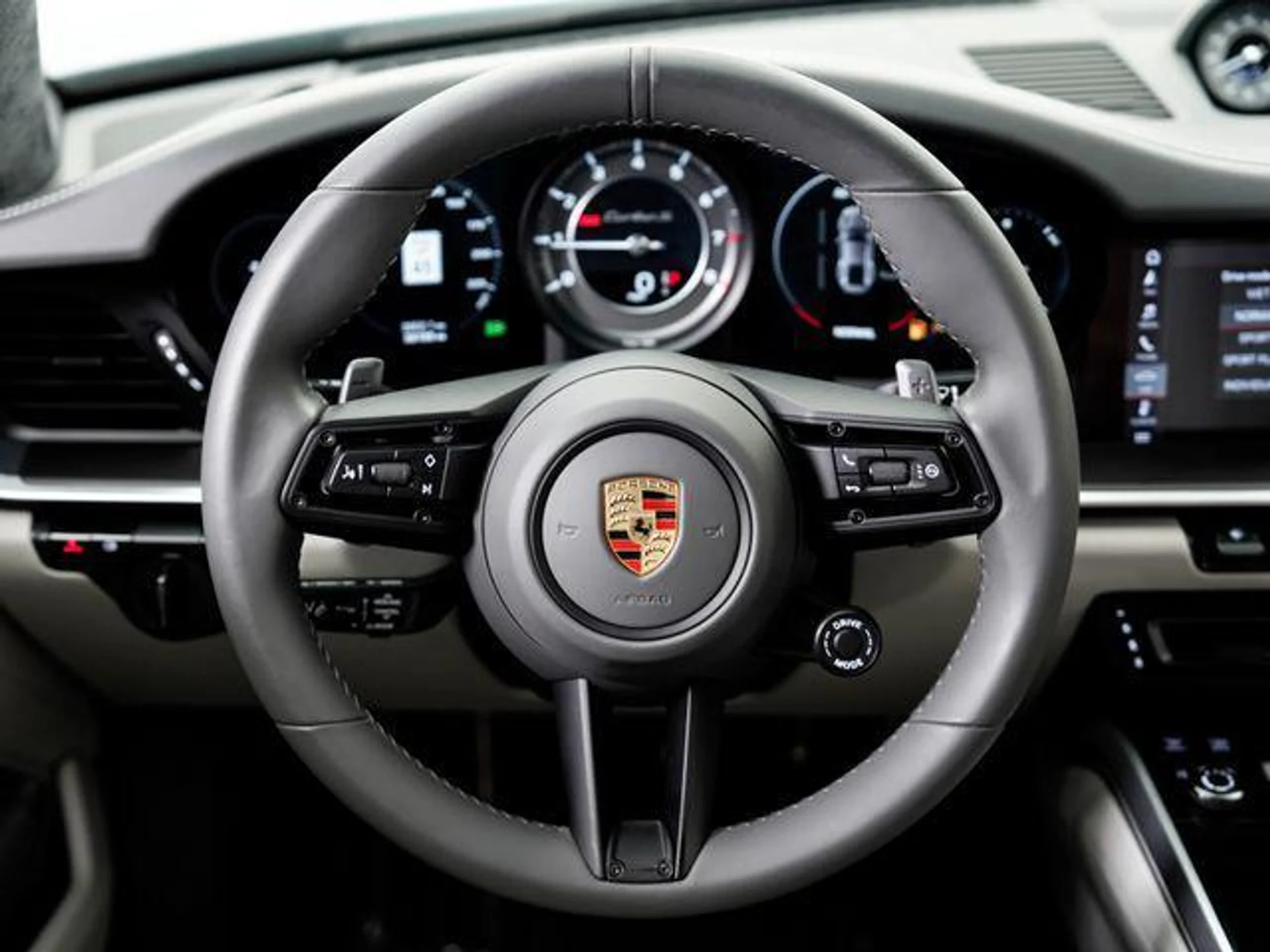 mph011_2576683889_Dv_D6y_OHEX_GT_2n3_LU_18_XM_6i1_T8_5c8f12acb0