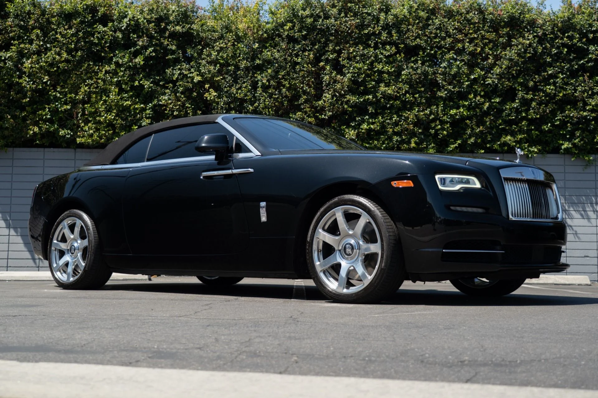 mph011_2586914786_Used_2017_Rolls_Royce_Dawn_1757545595_f42d04685c