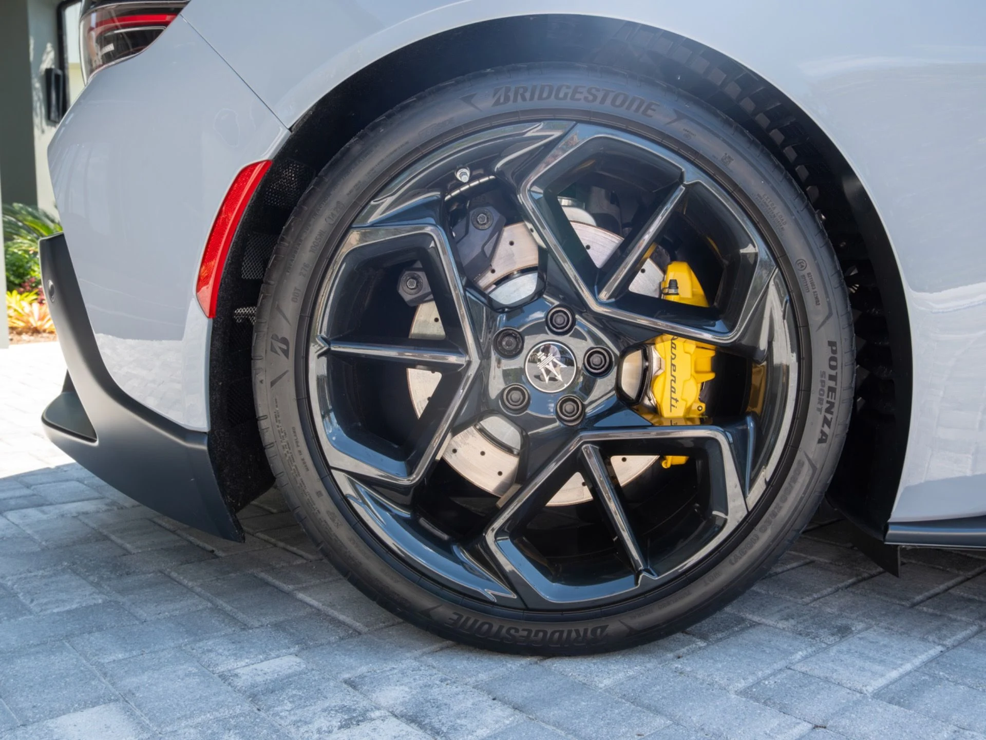 mph011_2587898713_Used_2023_Maserati_MC_20_1774904480_90a32636cc