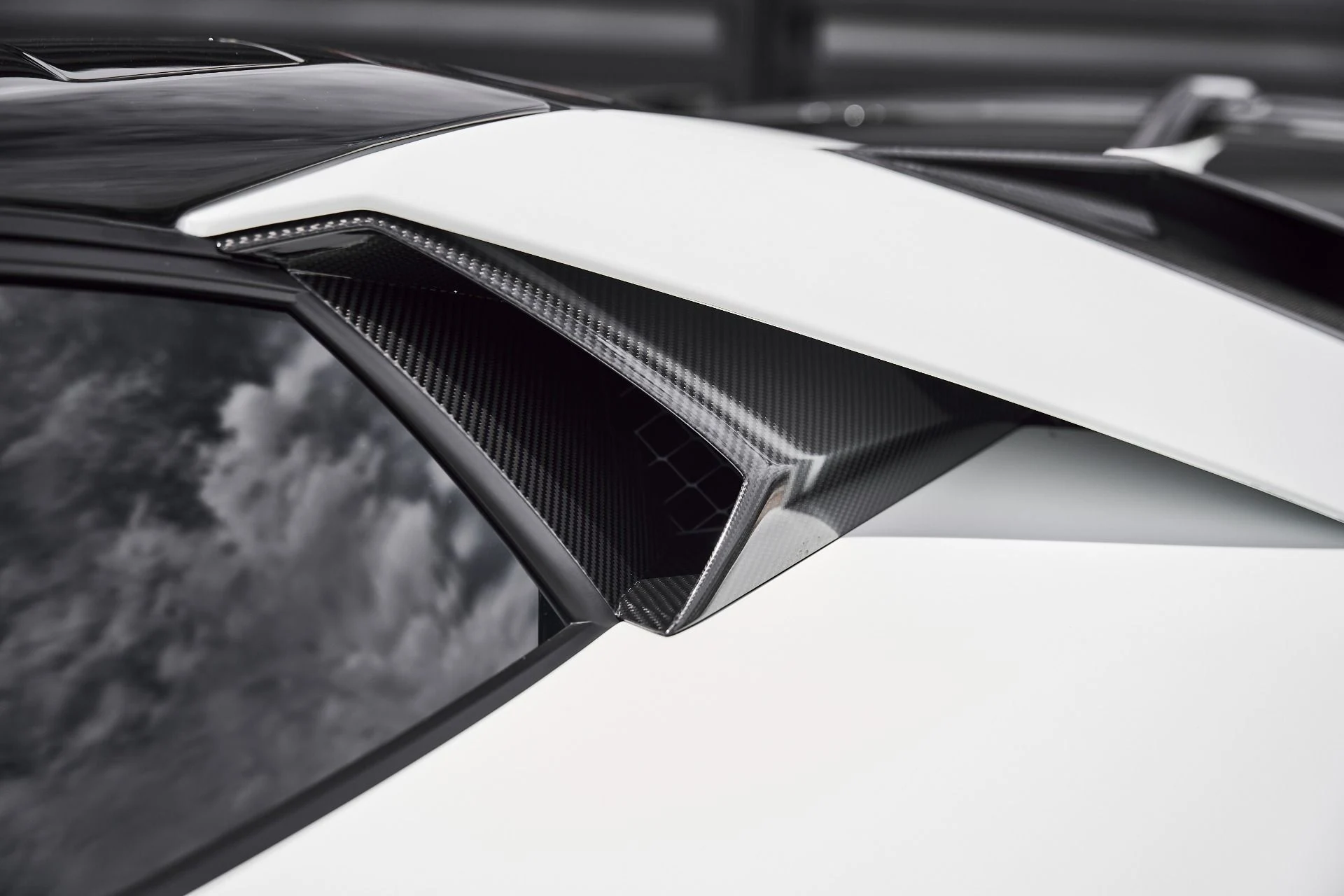 mph011_2594621058_Used_2021_Lamborghini_Aventador_SVJ_Base_1784080165_695e96184e