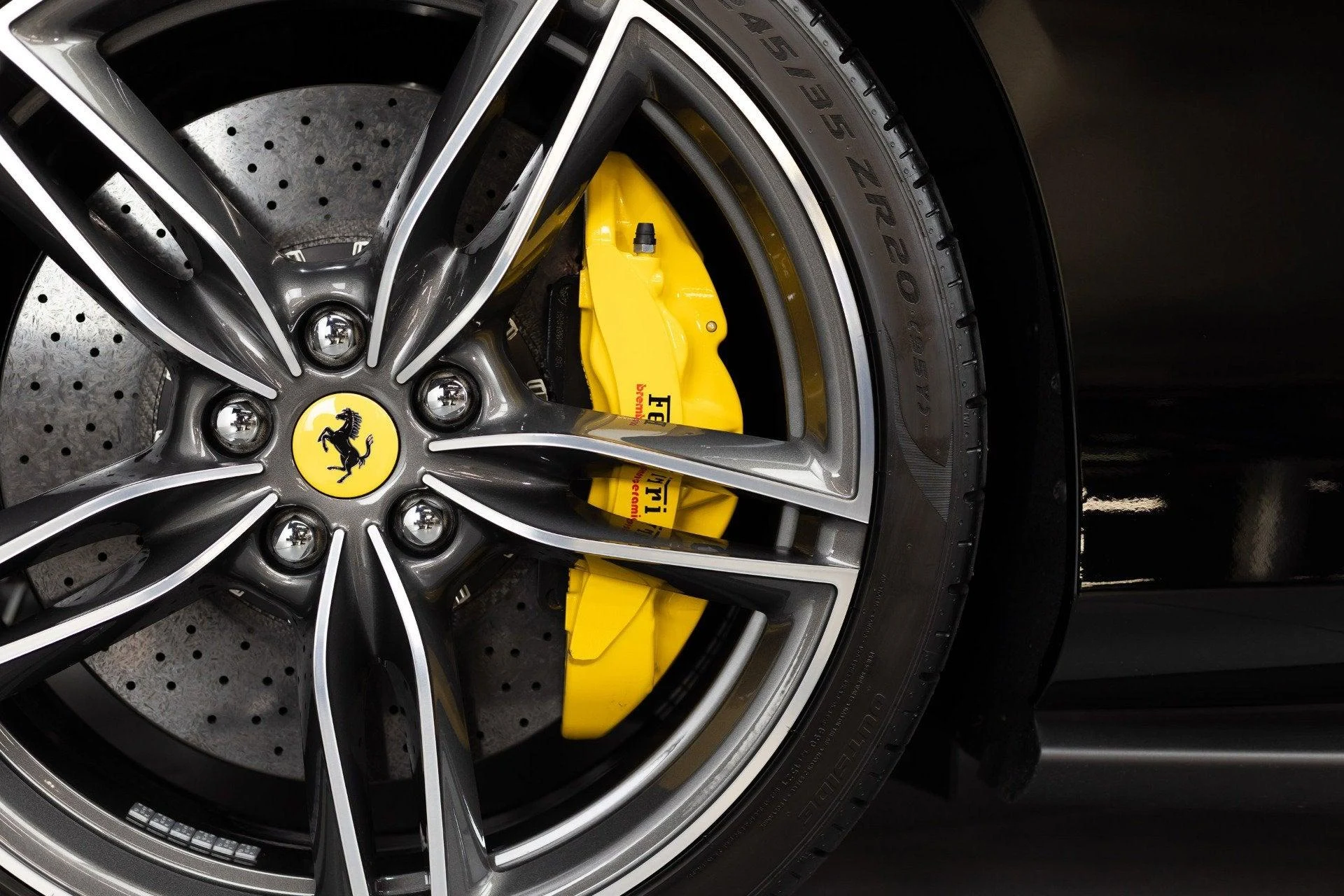 mph011_2595956963_Used_2022_Ferrari_Roma_1780581045_4d50308f48