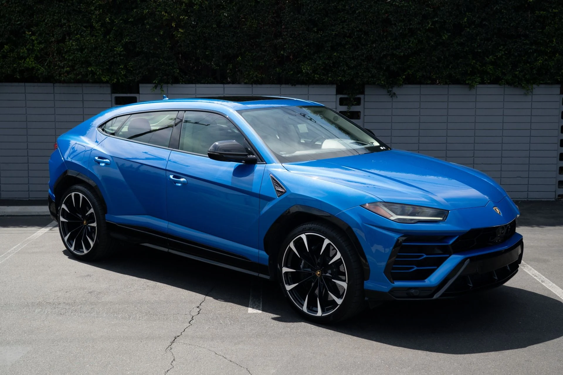mph011_2597784273_Used_2021_Lamborghini_Urus_1756334741_10935a2712