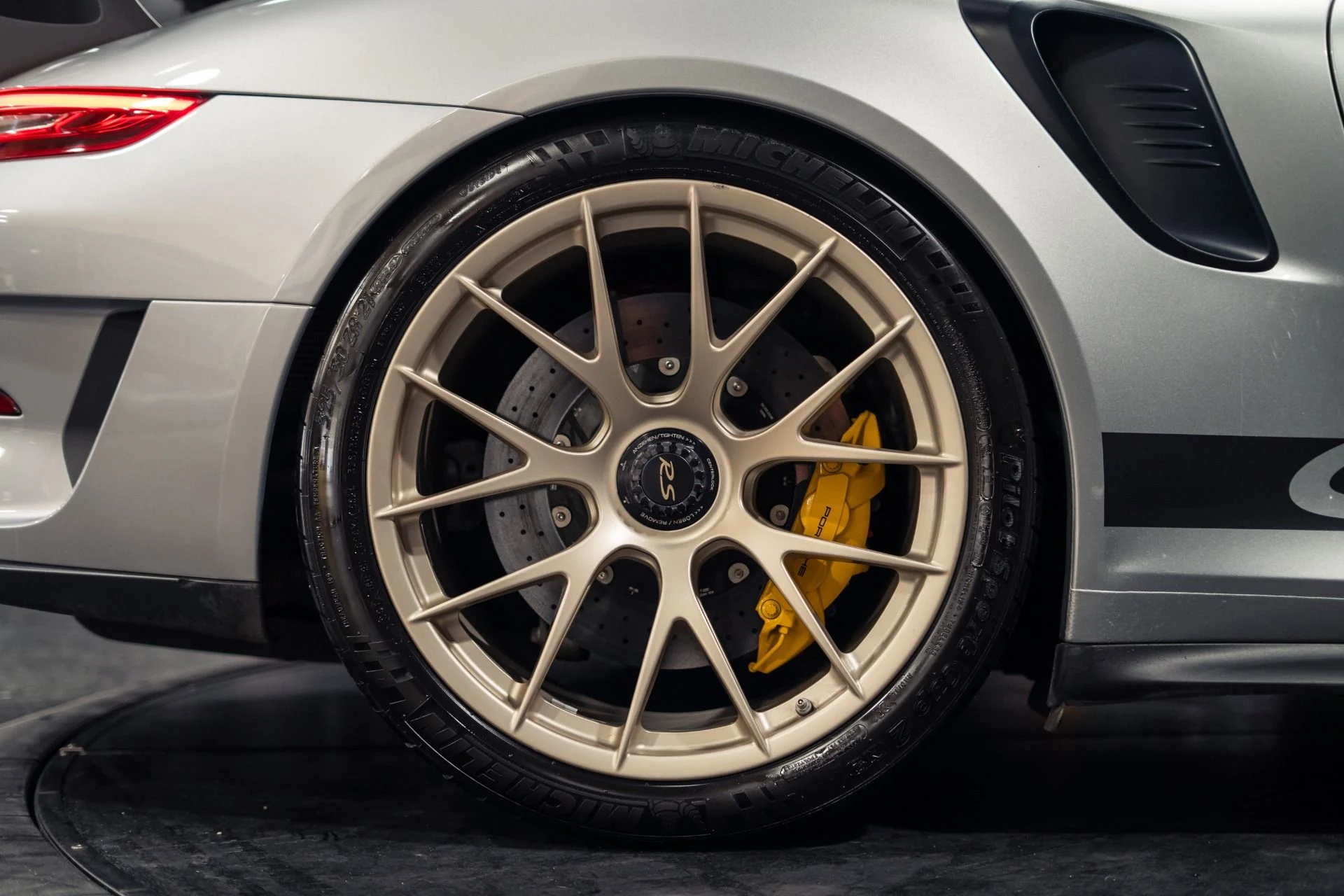 mph011_2598401909_Used_2019_Porsche_911_GT_3_RS_Weissach_Package_Magnesium_Wheels_1783787858_e66965c362