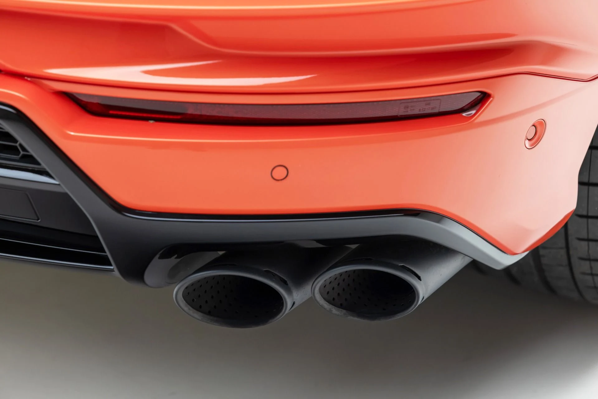 mph011_2598887914_Used_2024_Lamborghini_Urus_S_1766449487_b7261afce6