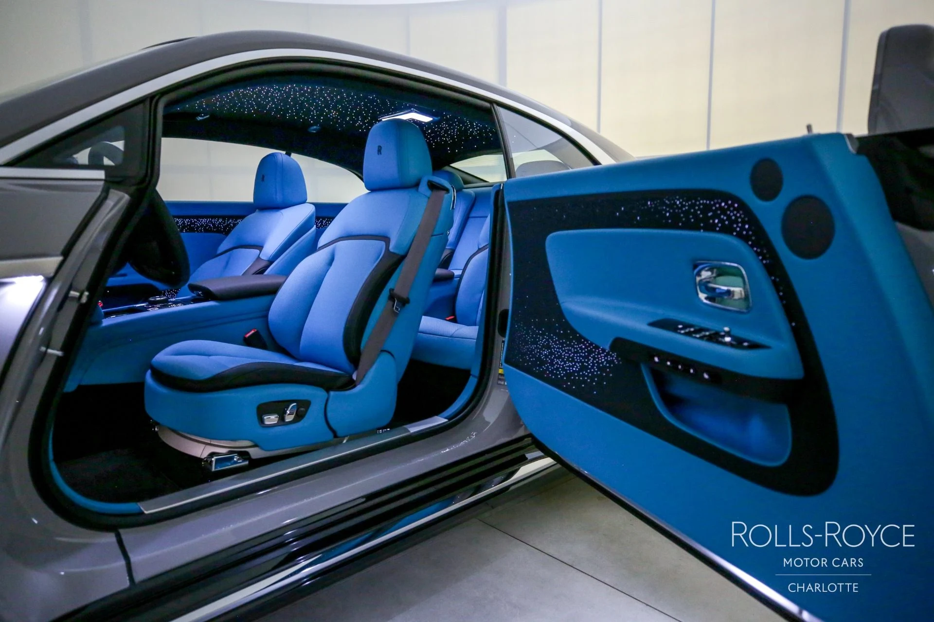 mph011_2612493596_Used_2025_Rolls_Royce_Spectre_1734039805_18e091cc29
