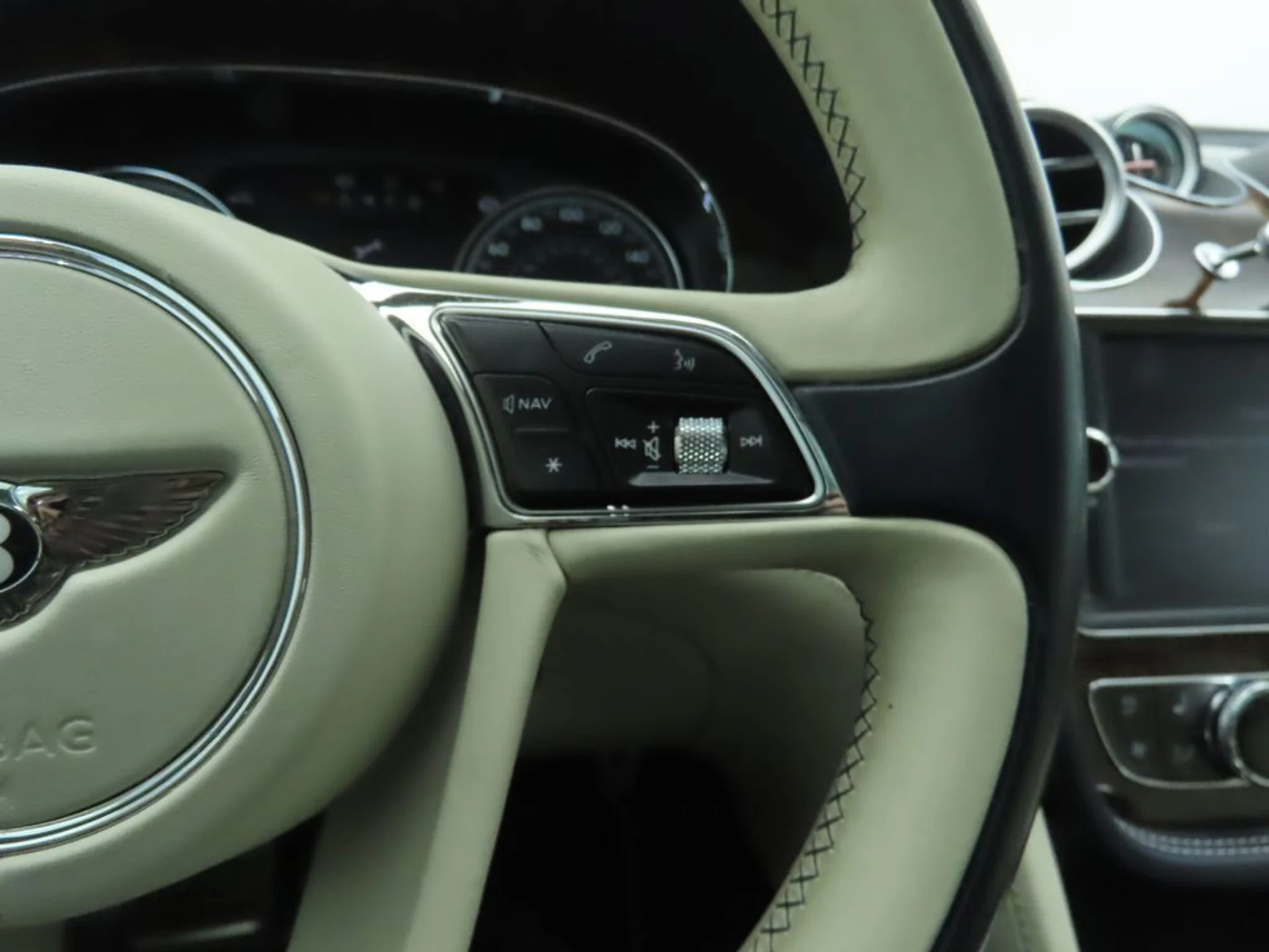 mph011_2629833302_used_2019_bentley_bentayga_v8awd_8119_22979397_12_1024_5d91bbd895