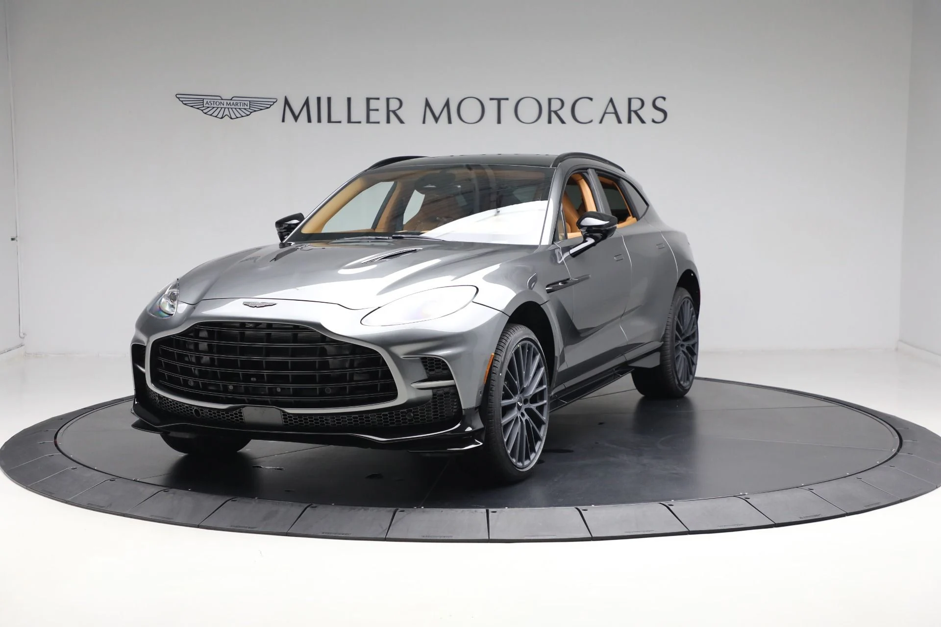 mph011_2630220779_New_2025_Aston_Martin_DBX_707_707_4a2f0d482c