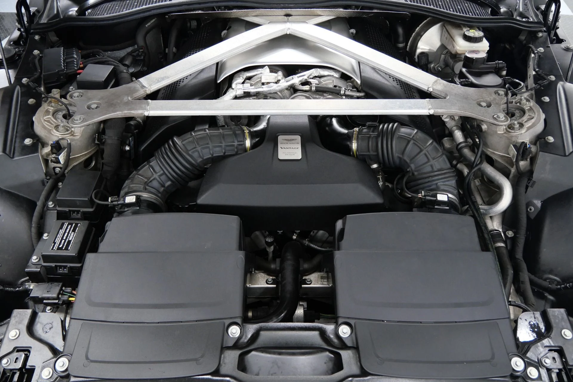 mph011_2632023355_Used_2020_Aston_Martin_Vantage_Twin_Turbo_V8_Comfort_Collection_Beautiful_Inside_and_Out_1769203114_9d7c03b26d