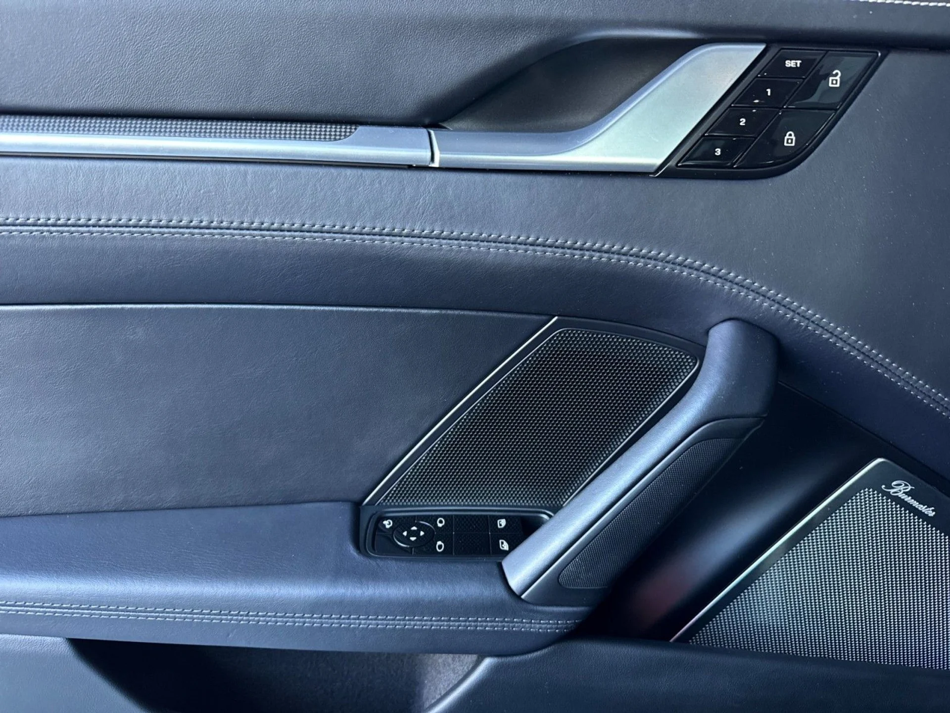 mph011_2638328765_4e2802ef2744ee28c2eea6bf547956a9_6e996a4957