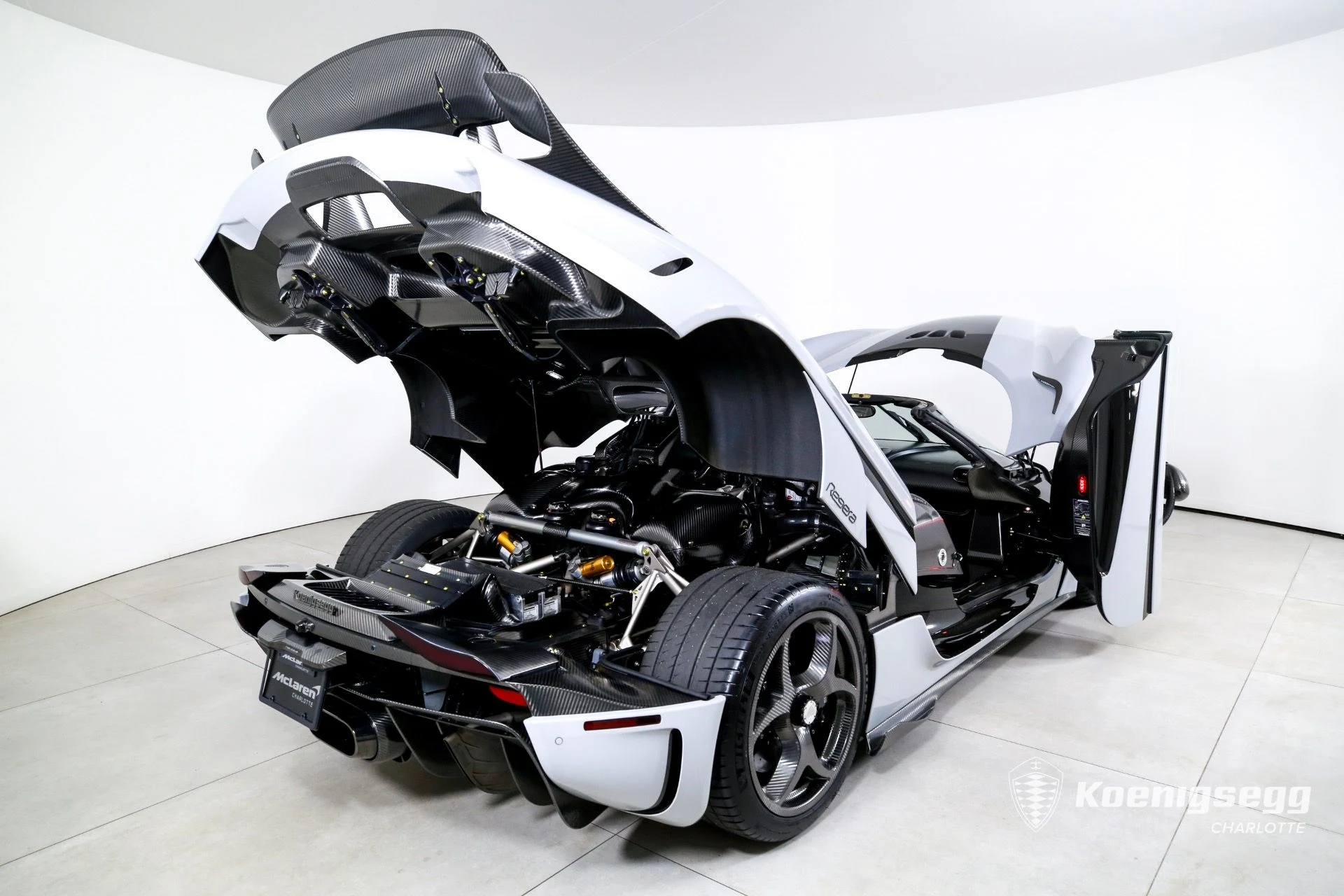 mph011_2639403247_Used_2020_KOENIGSEGG_REGERA_1761057076_73da4766b5