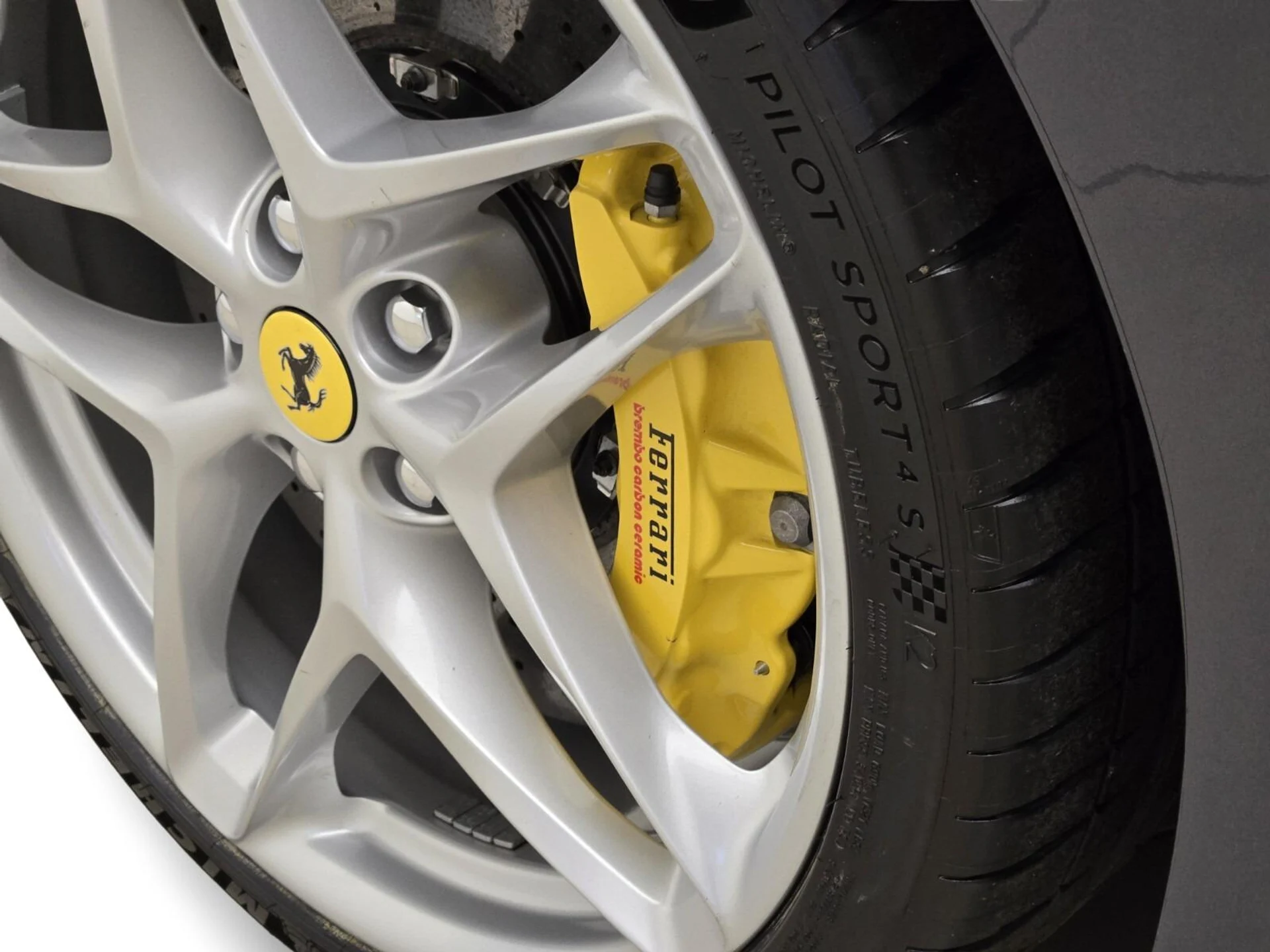 mph011_2646568801_Used_2021_Ferrari_Roma_1770273916_6ab35a1a56