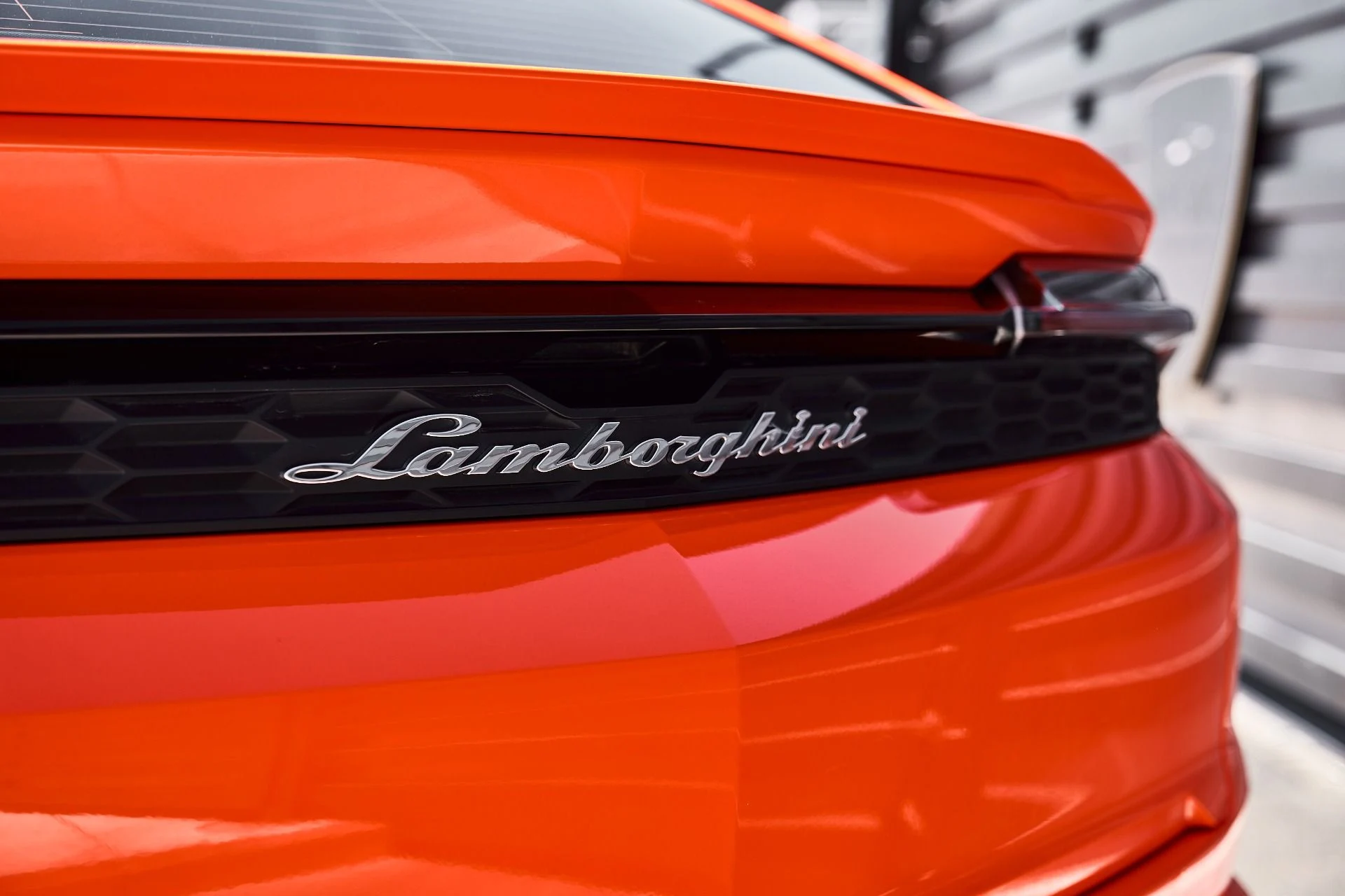 mph011_2647381619_Used_2025_Lamborghini_Urus_SE_1785258906_a5e778e33a