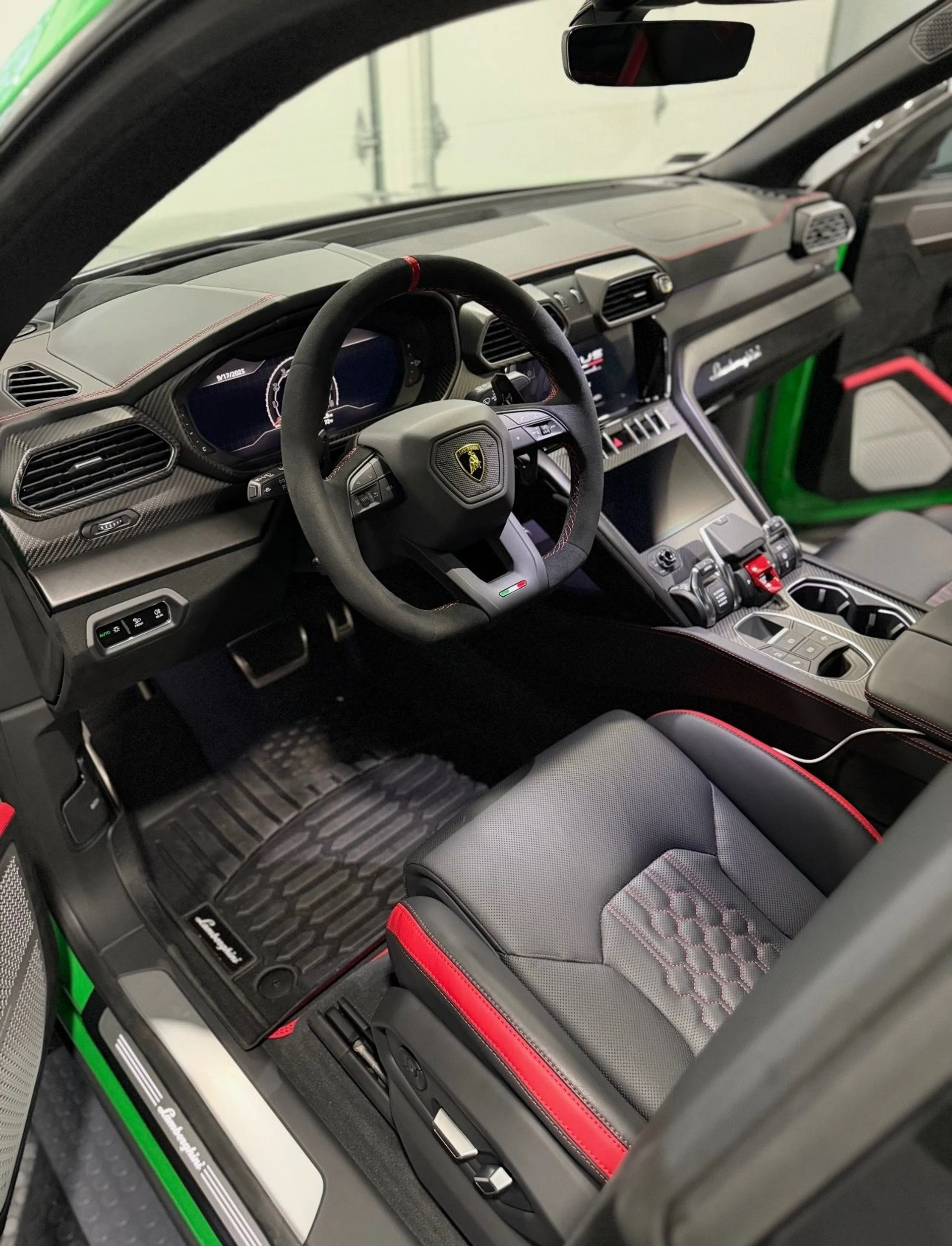 mph011_2651036459_Used_2024_Lamborghini_Urus_Performante_1763160815_9b198af164
