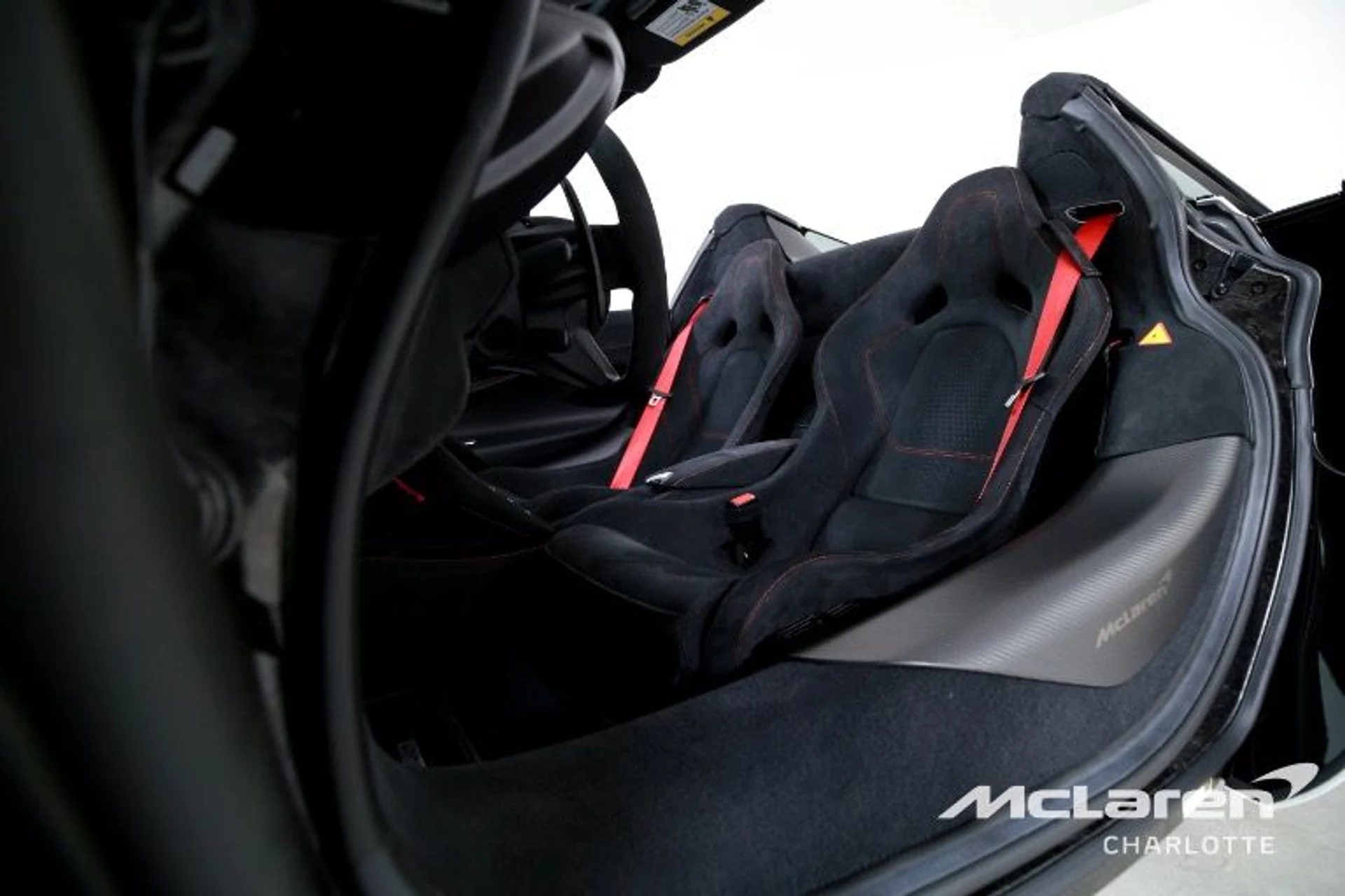 mph011_2653717881_Used_2024_Mc_Laren_750_S_Spider_649bddb384