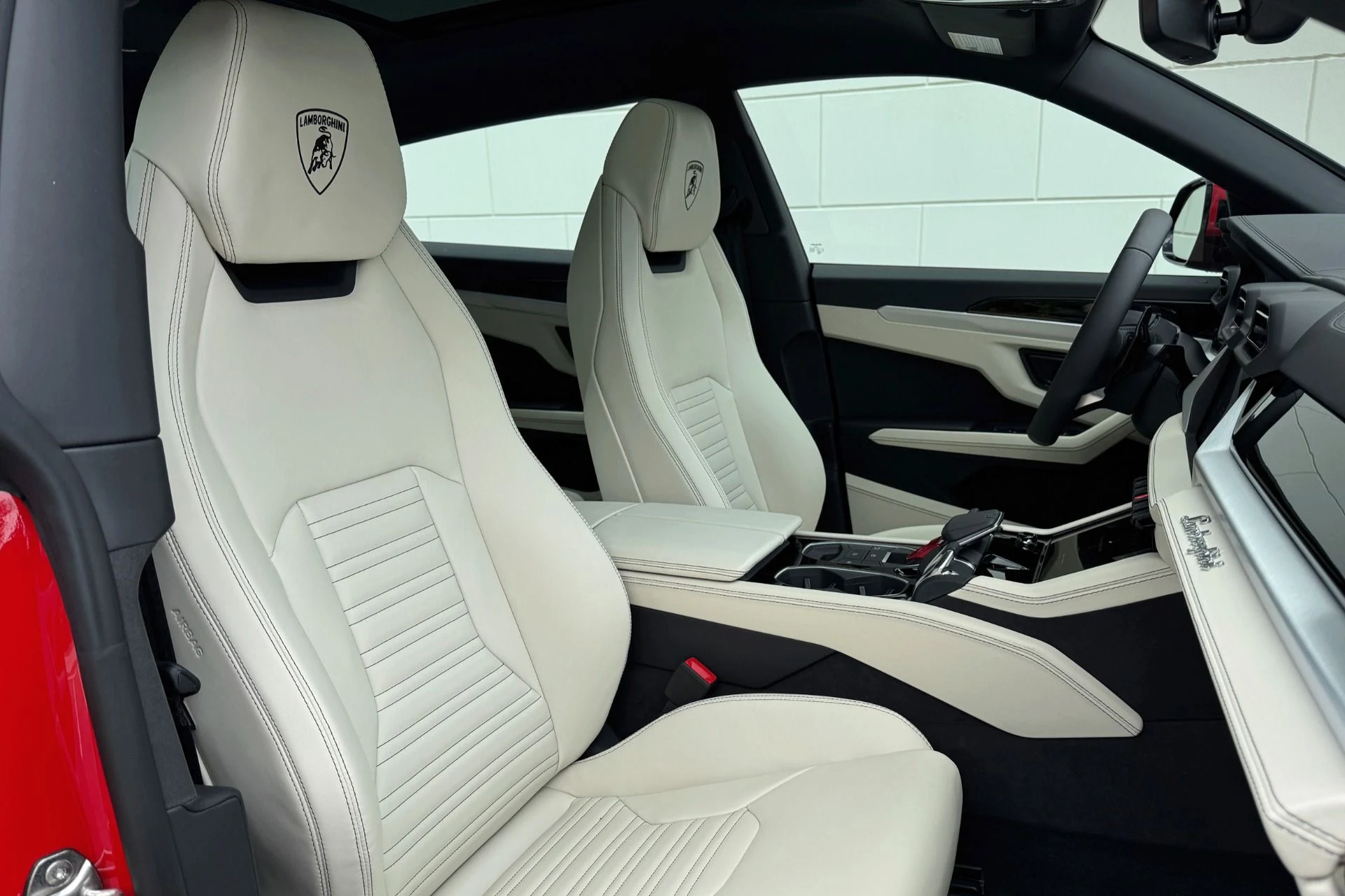 mph011_2657883737_Used_2025_Lamborghini_Urus_SE_1764805309_20d2643c35