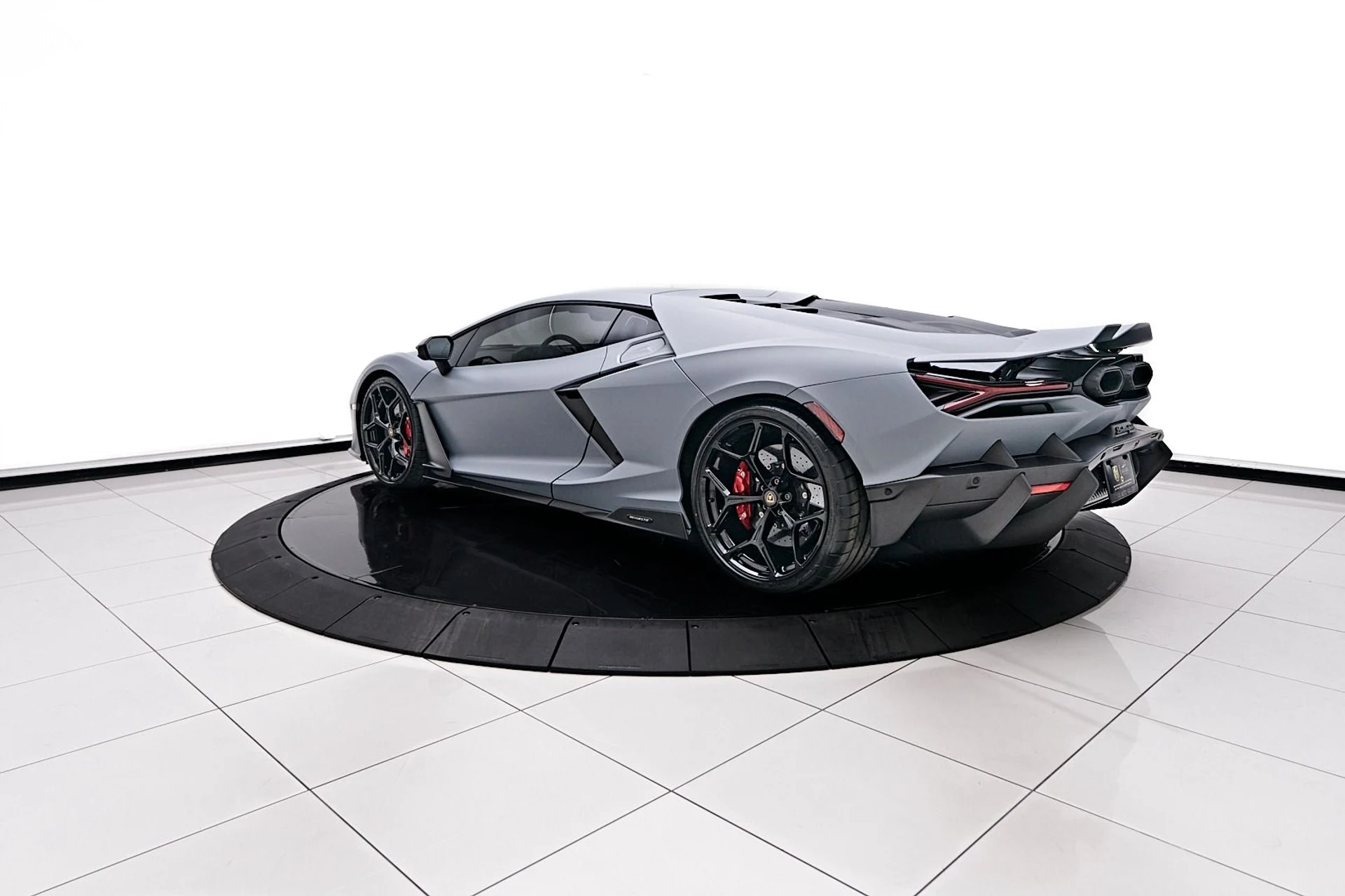 mph011_2672970752_Used_2024_Lamborghini_Revuelto_Base_1732929046_b5575803bd