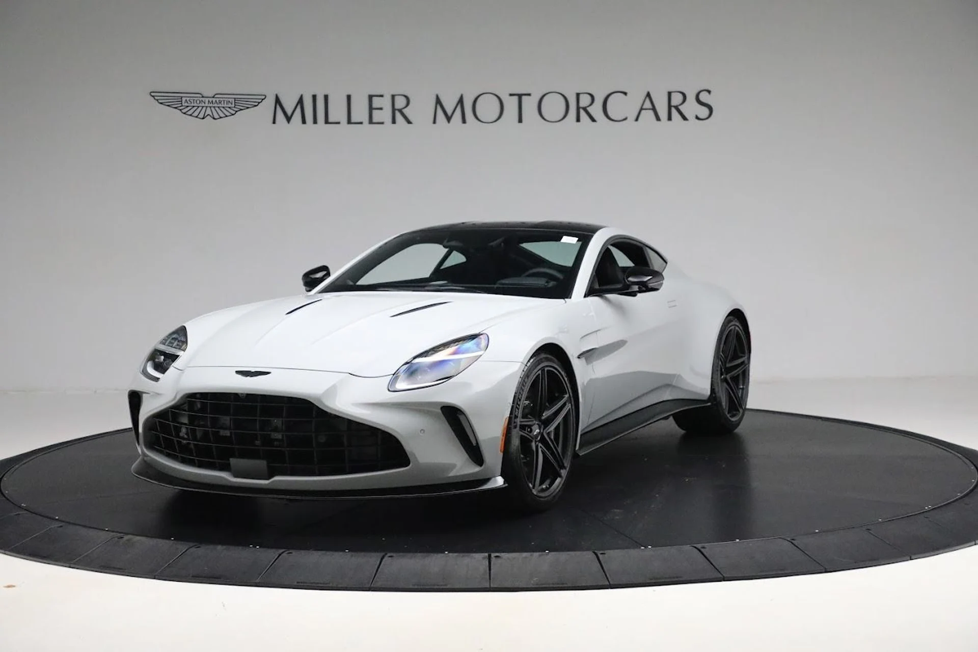 mph011_2683140124_New_2025_Aston_Martin_Vantage_f64b7cf553