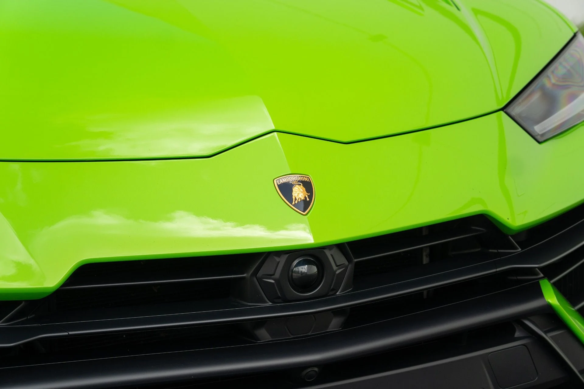 mph011_2683156040_Used_2023_Lamborghini_Urus_S_1758835388_8fcf0a20e4