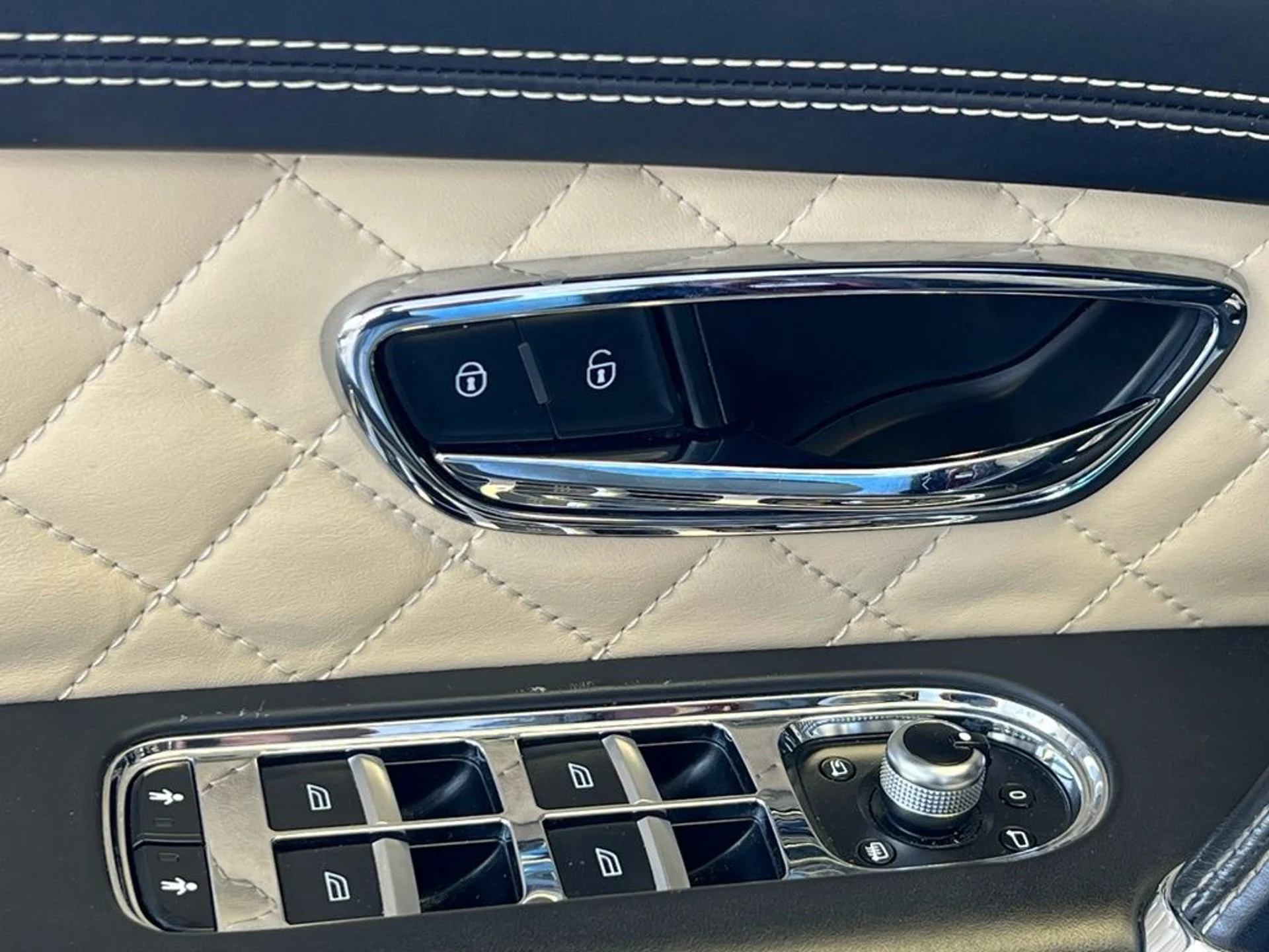 mph011_2684865072_23876a11c028463aa78157733fb91465x_dc28831d6a