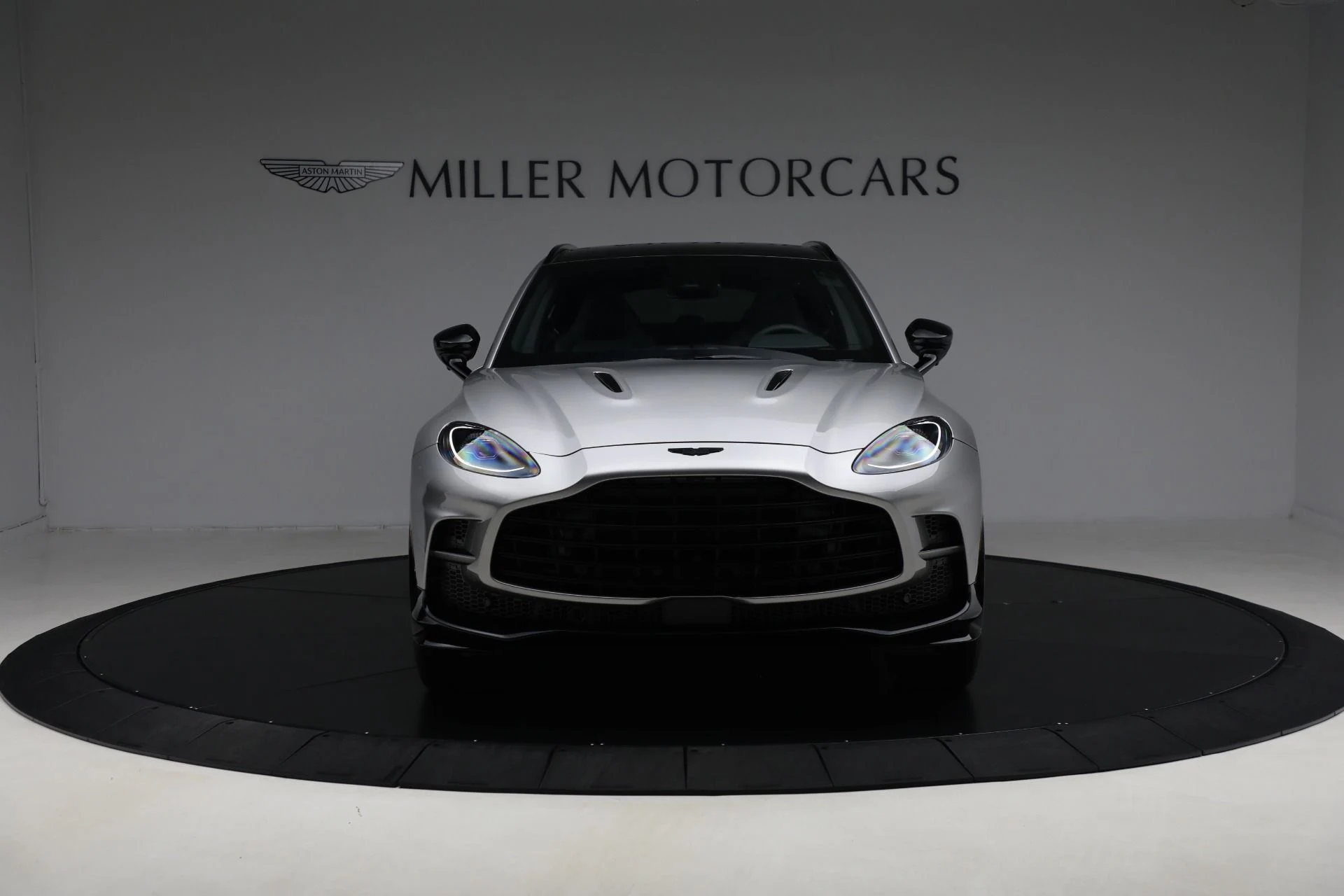 mph011_2687679081_New_2025_Aston_Martin_DBX_707_7190b33a5b
