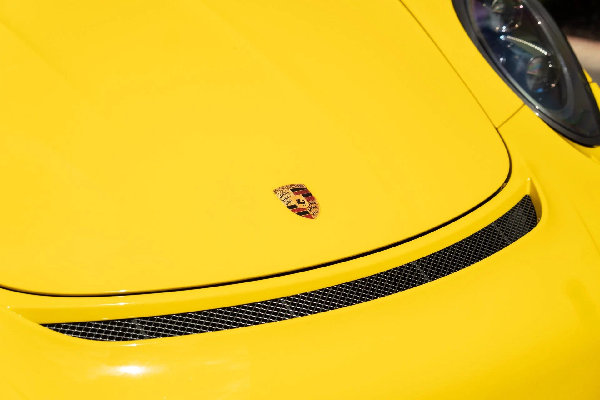 mph011_2687788624_Used_2016_Porsche_911_GT_3_RS_1759258401_d4ae074f29