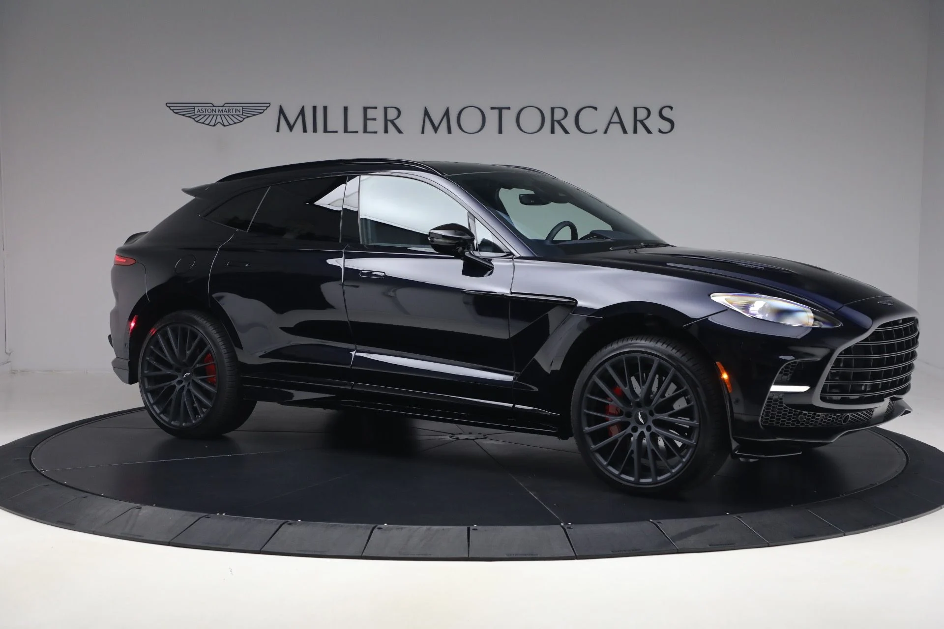 mph011_2688248168_Used_2025_Aston_Martin_DBX_707_1790965010_734dc5d2a1