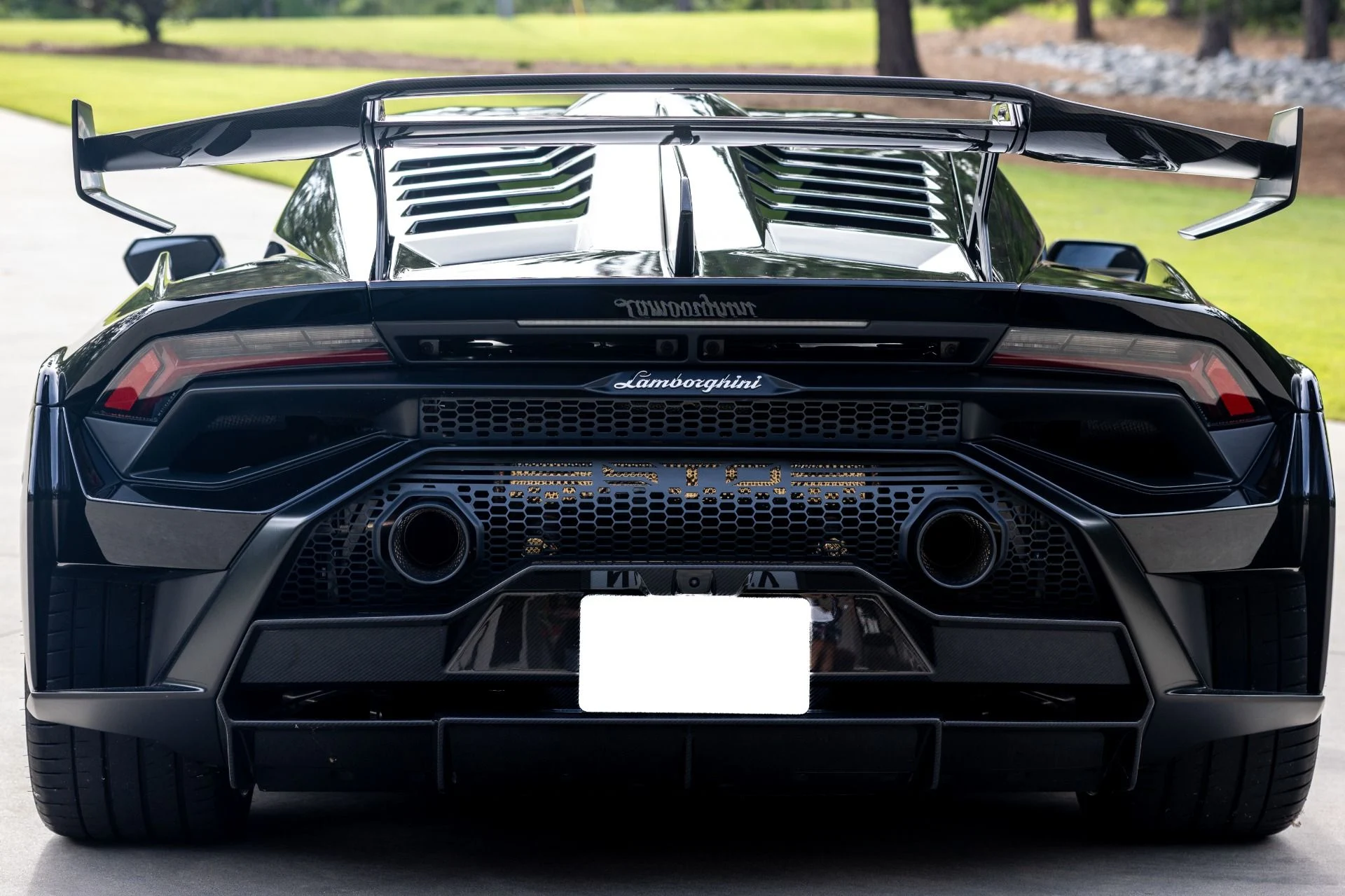 mph011_2689491166_Used_2021_Lamborghini_Huracan_STO_1781723231_15d24a6ee6
