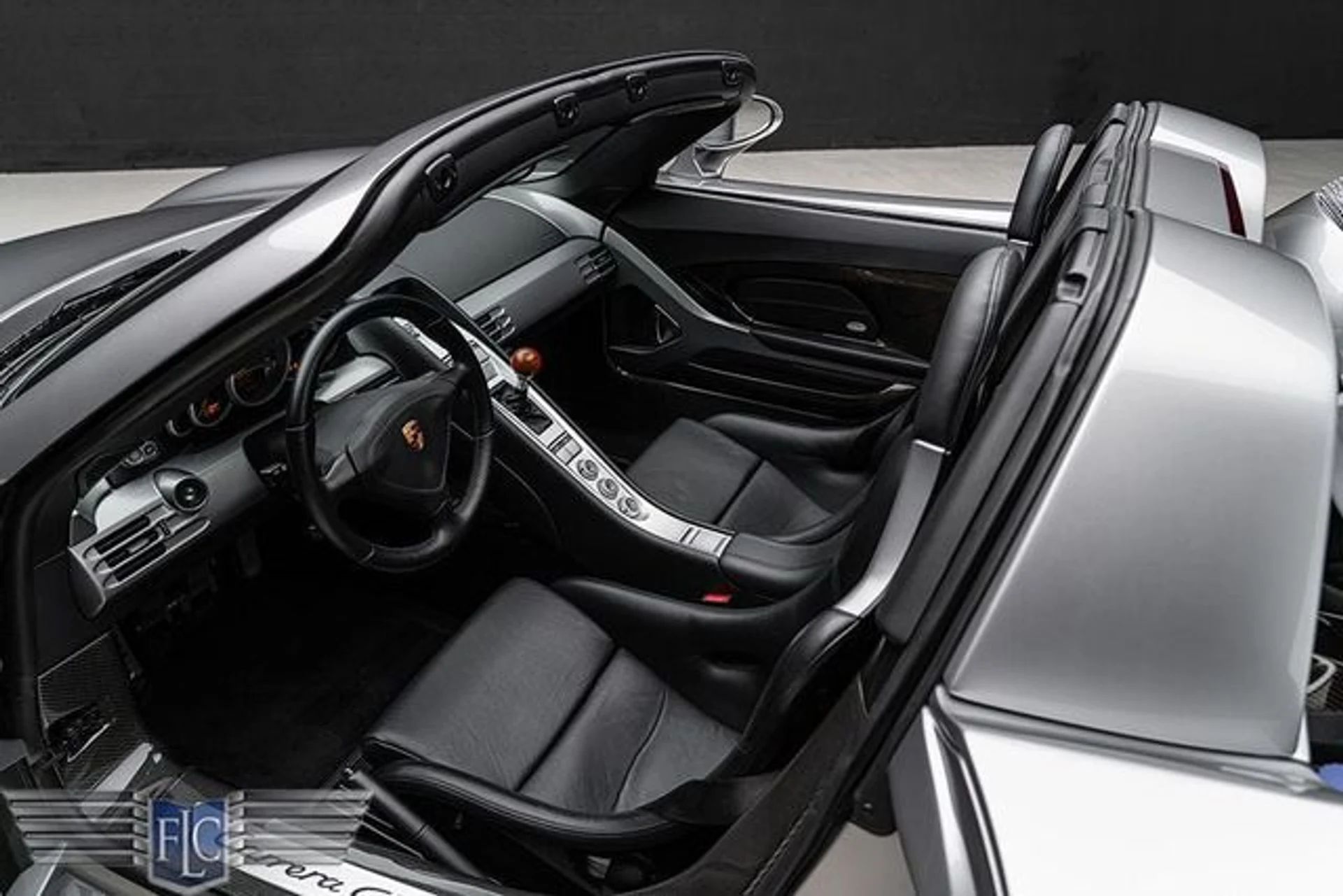 mph011_2693755241_used_2005_porsche_carrera_gt_2drcarrera_9689_23058550_16_640_e399f14cf1