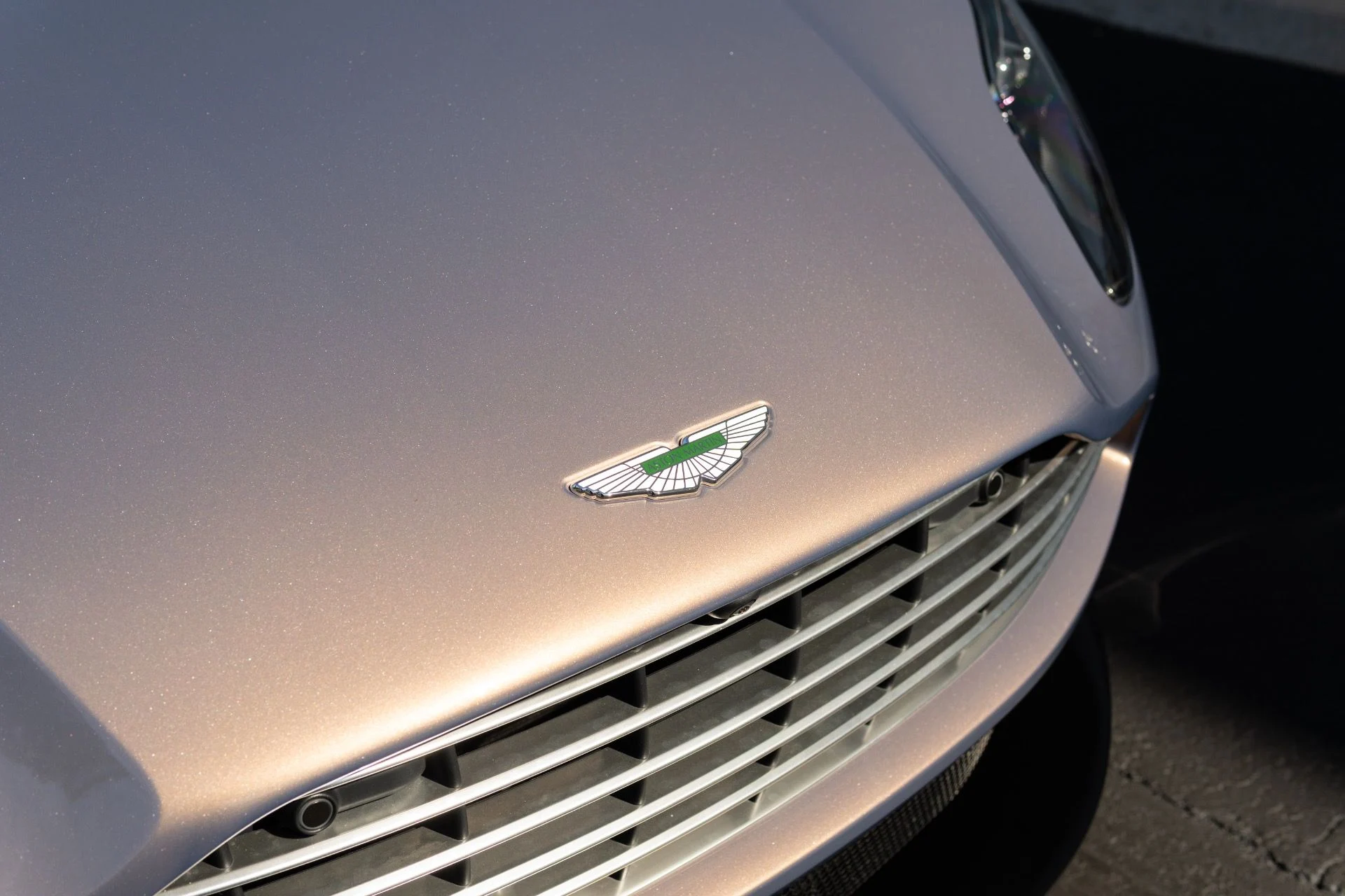 mph011_2694434126_Used_2023_Aston_Martin_DB_11_V8_1765580220_50ce649b32