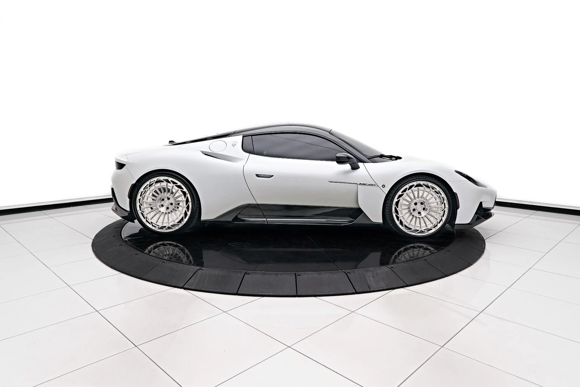 mph011_2705660095_Used_2023_Maserati_MC_20_Base_1721243405_a049e1f977