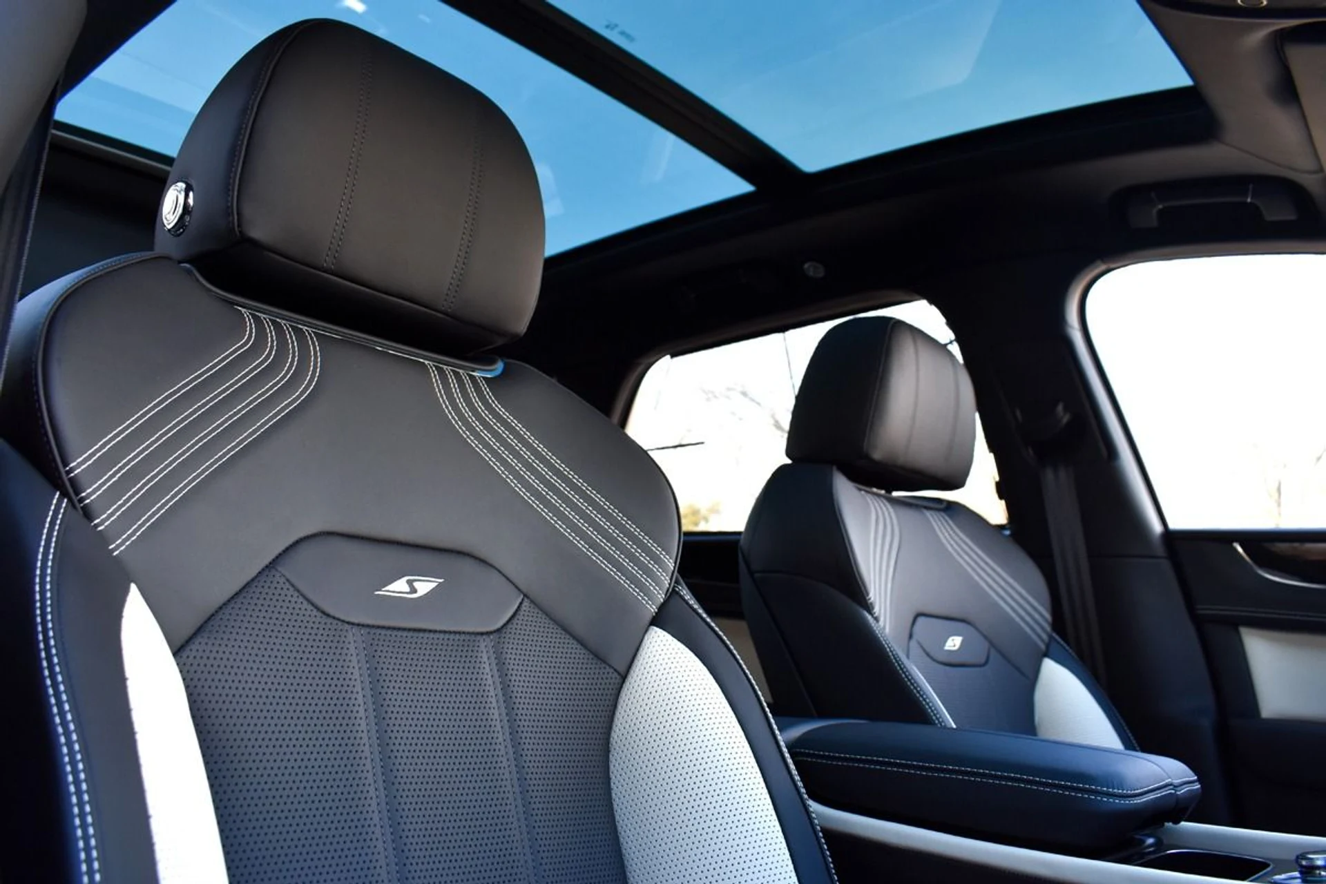 mph011_2723544618_Used_2022_Bentley_Bentayga_S_V8_1768386239_8e4e7b3d0e