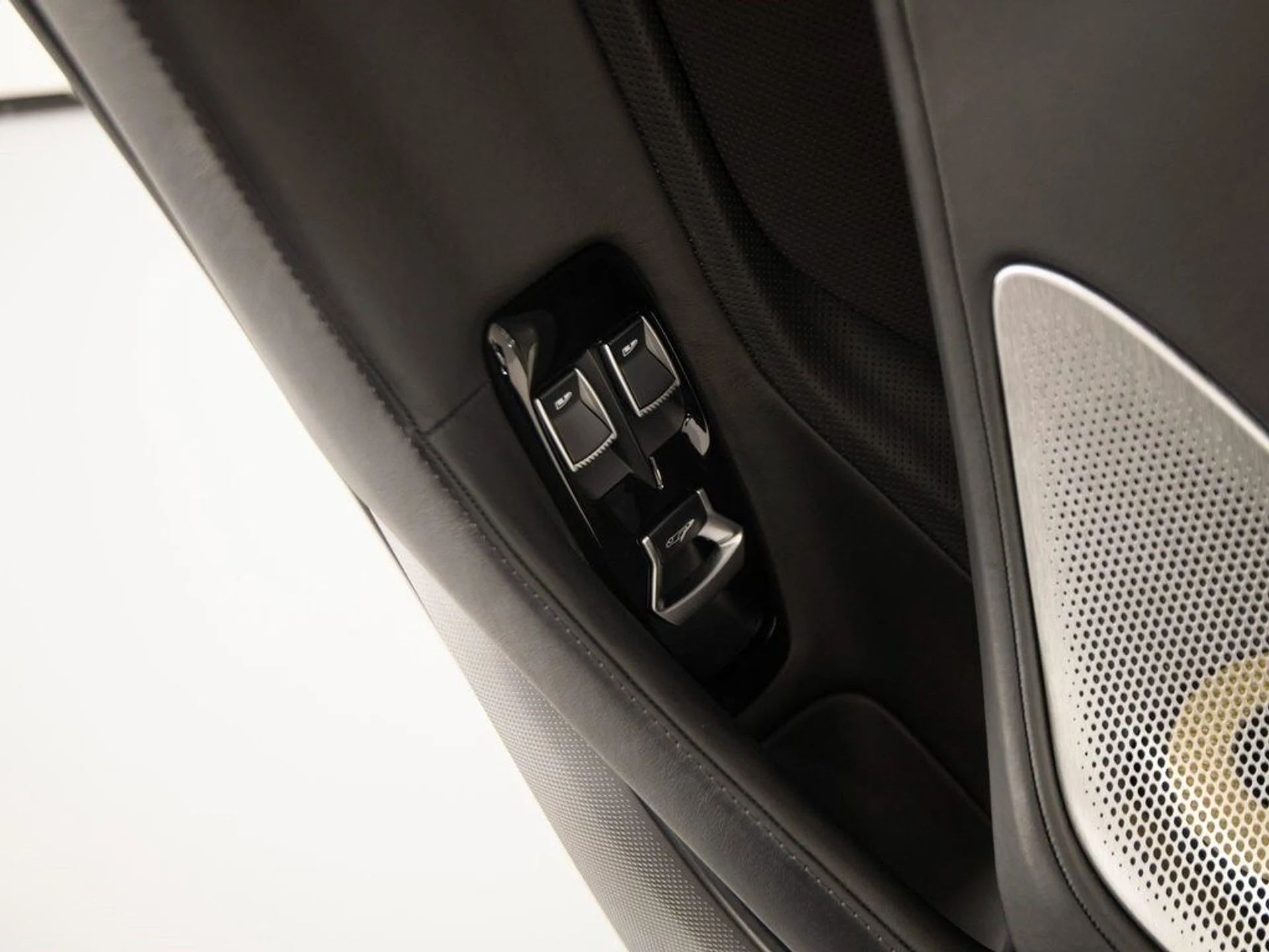 mph011_2723713768_70fd0ae949377e372244b5d38c4eba65x_e501e8b344