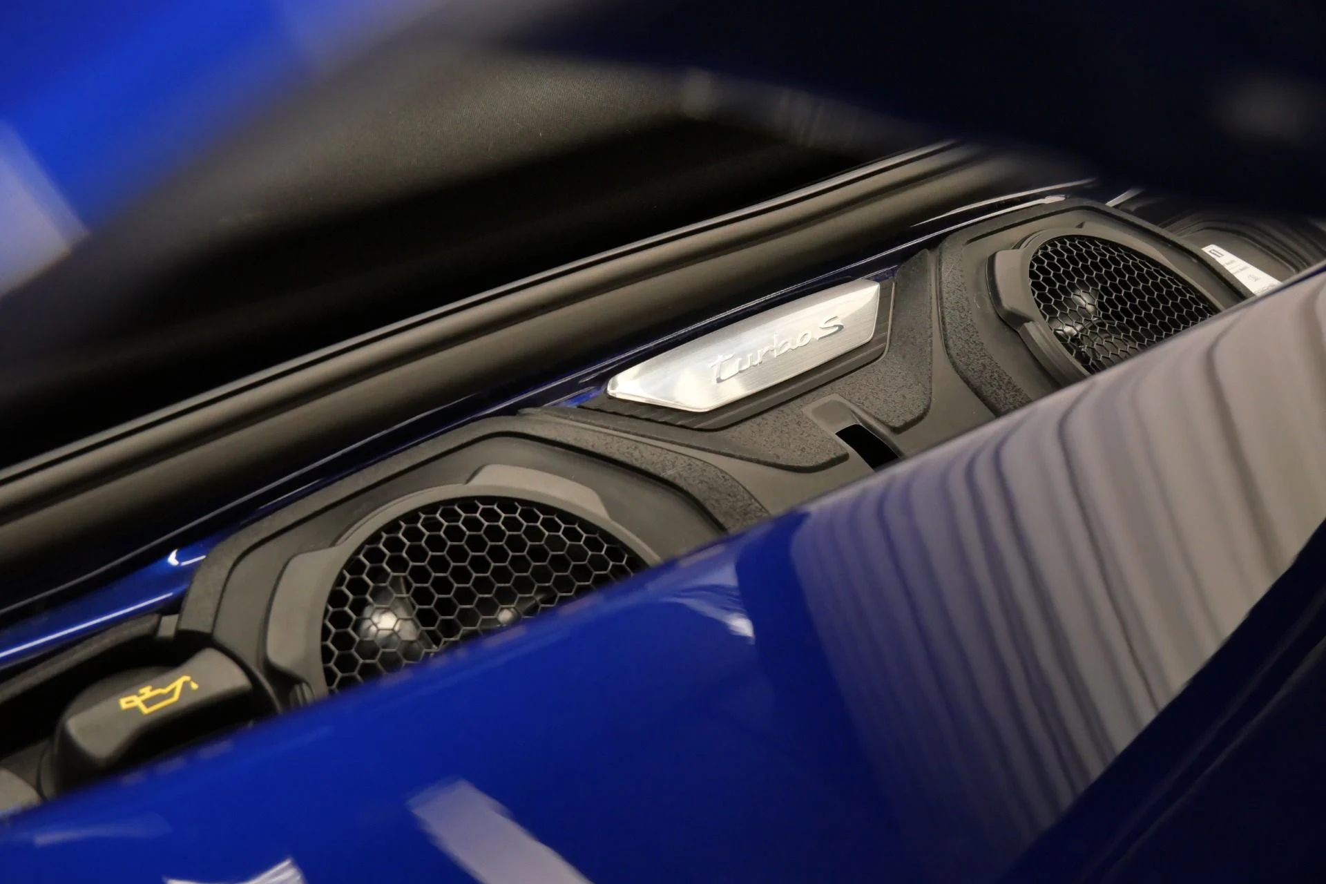mph011_2724778107_Used_2023_Porsche_911_Turbo_S_Cabriolet_1758898003_9b4ede5913