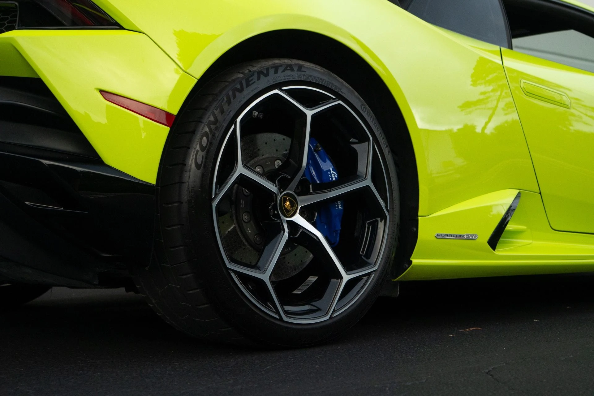 mph011_2730742590_Used_2020_Lamborghini_Huracan_EVO_1764467983_0a133ca2e2