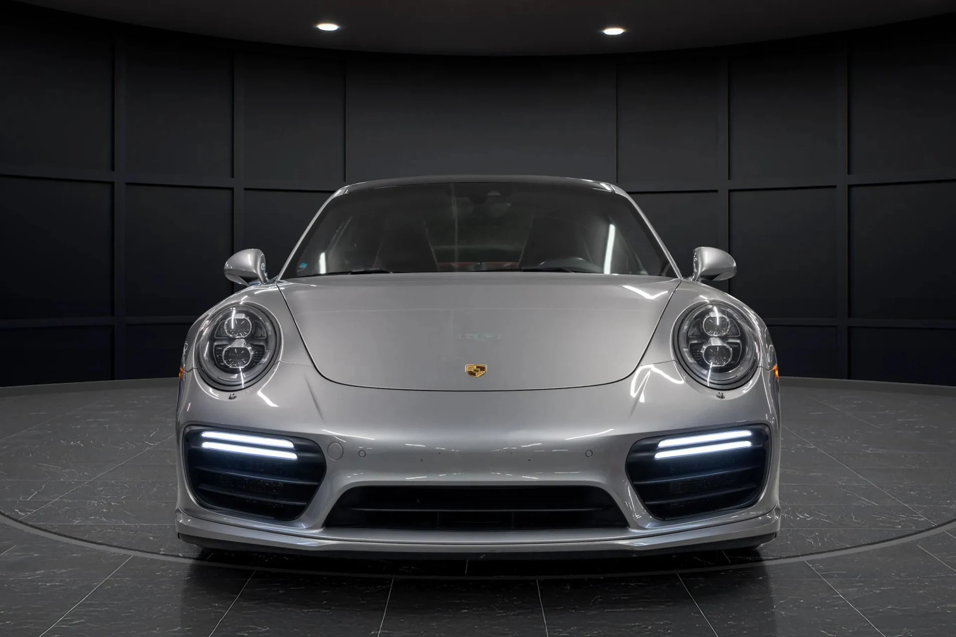 mph011_2732691670_0fb2c3b9_f08d_4595_90bd_776d4628faaa_201720_Porsche2091120_Turbo20_S2028_WP_0_AD_2_A93_HS_16640329_12_d892f69853