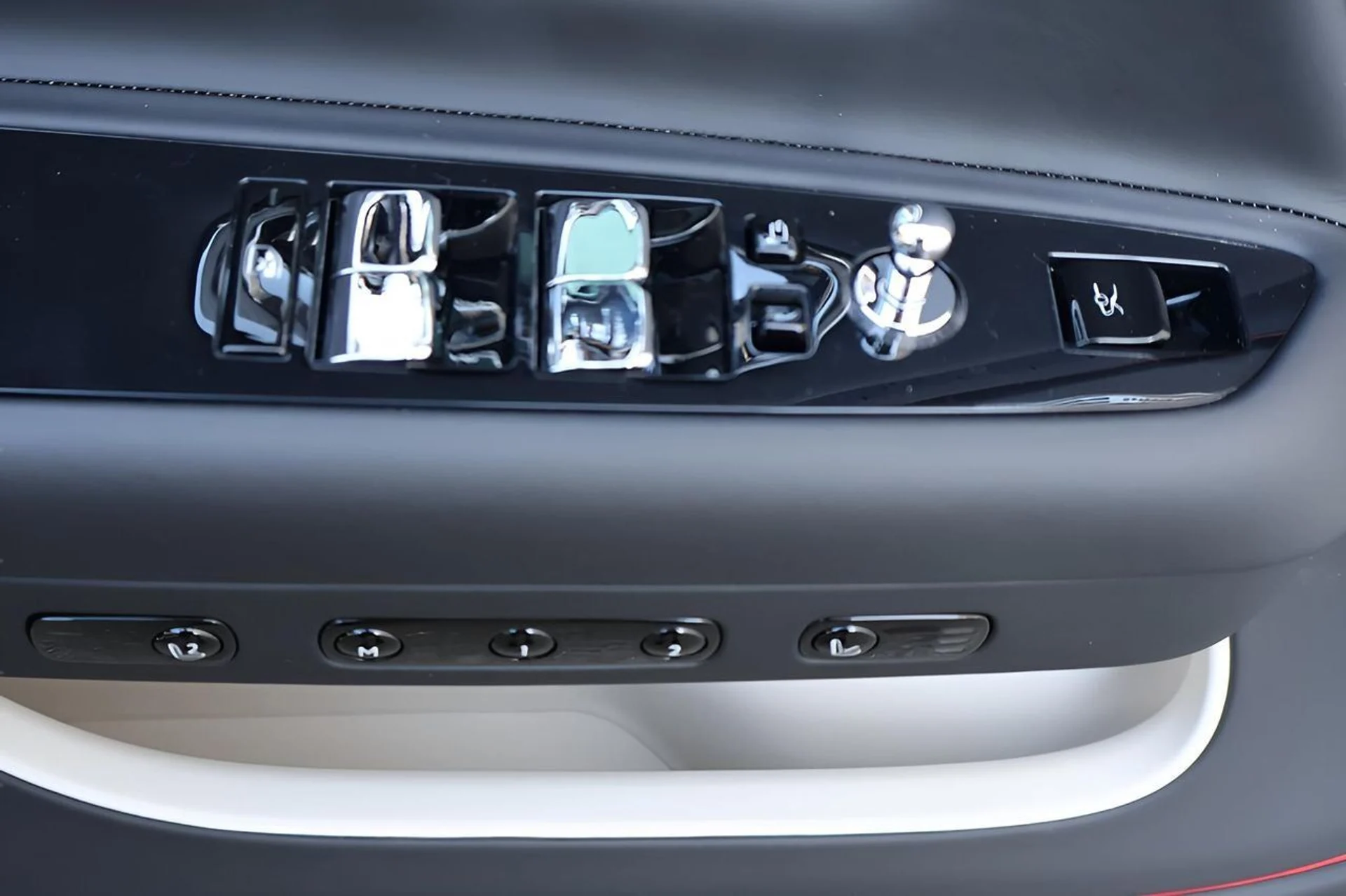 mph011_2736939819_12_3791fee477