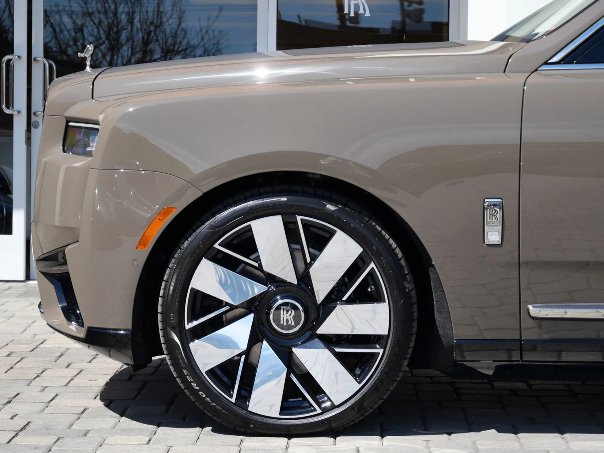 mph011_2737580286_639f40be7574451e80e1fa2ba626ad13x_40d1385cdc