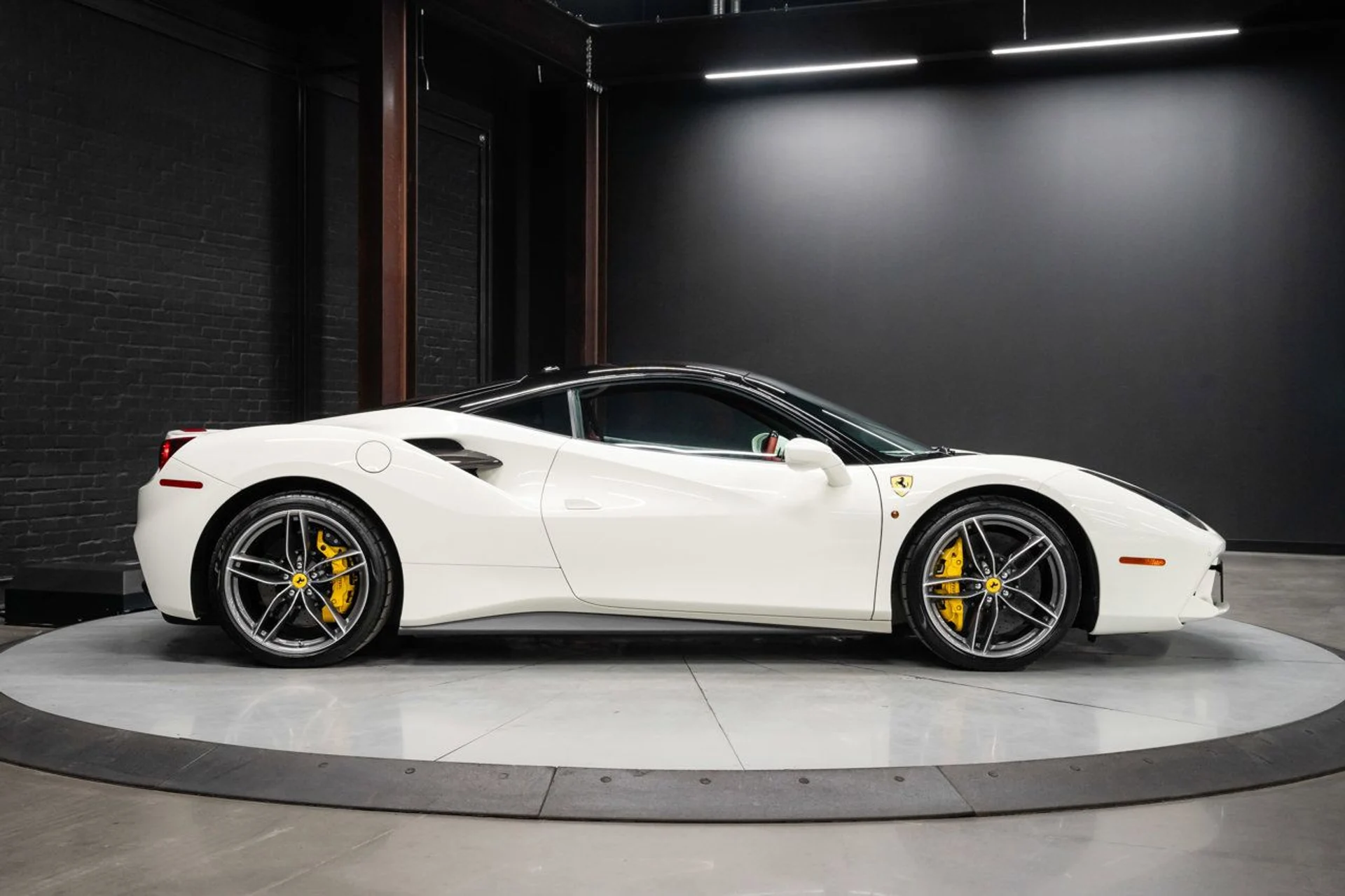 mph011_2738932379_ferrari_488_gtb_2018_670d8031f9