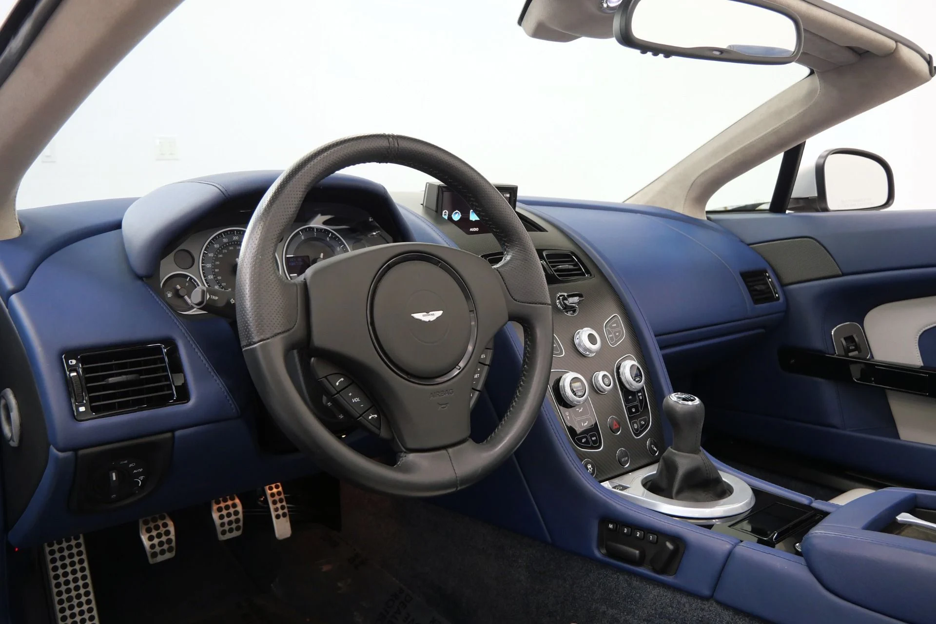 mph011_2744652452_Used_2017_Aston_Martin_Vantage_Roadster_7_Speed_Manual_Limited_1_of_100_for_the_USA_1765816519_47e3ccab7a